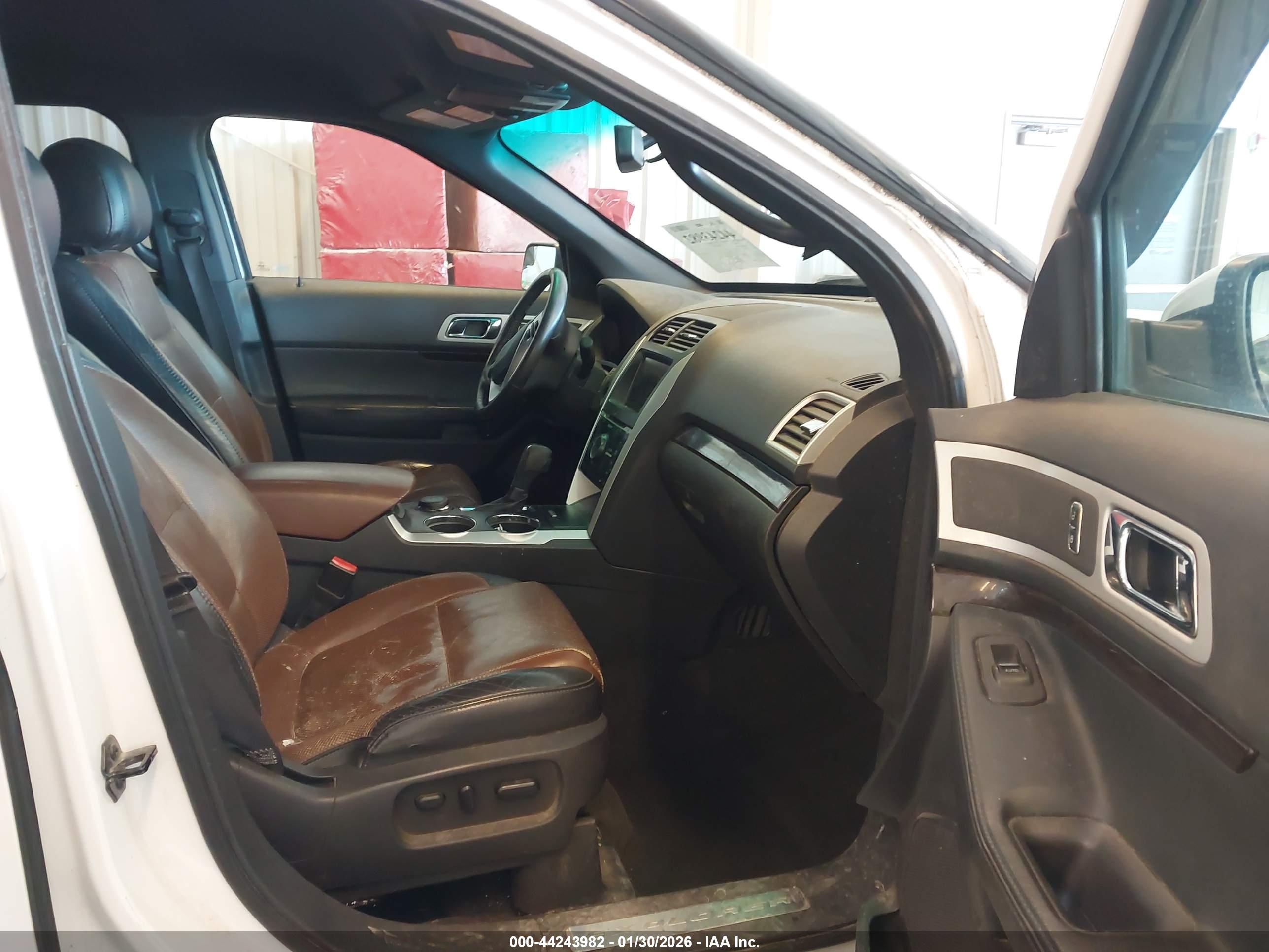 FORD EXPLORER image 5