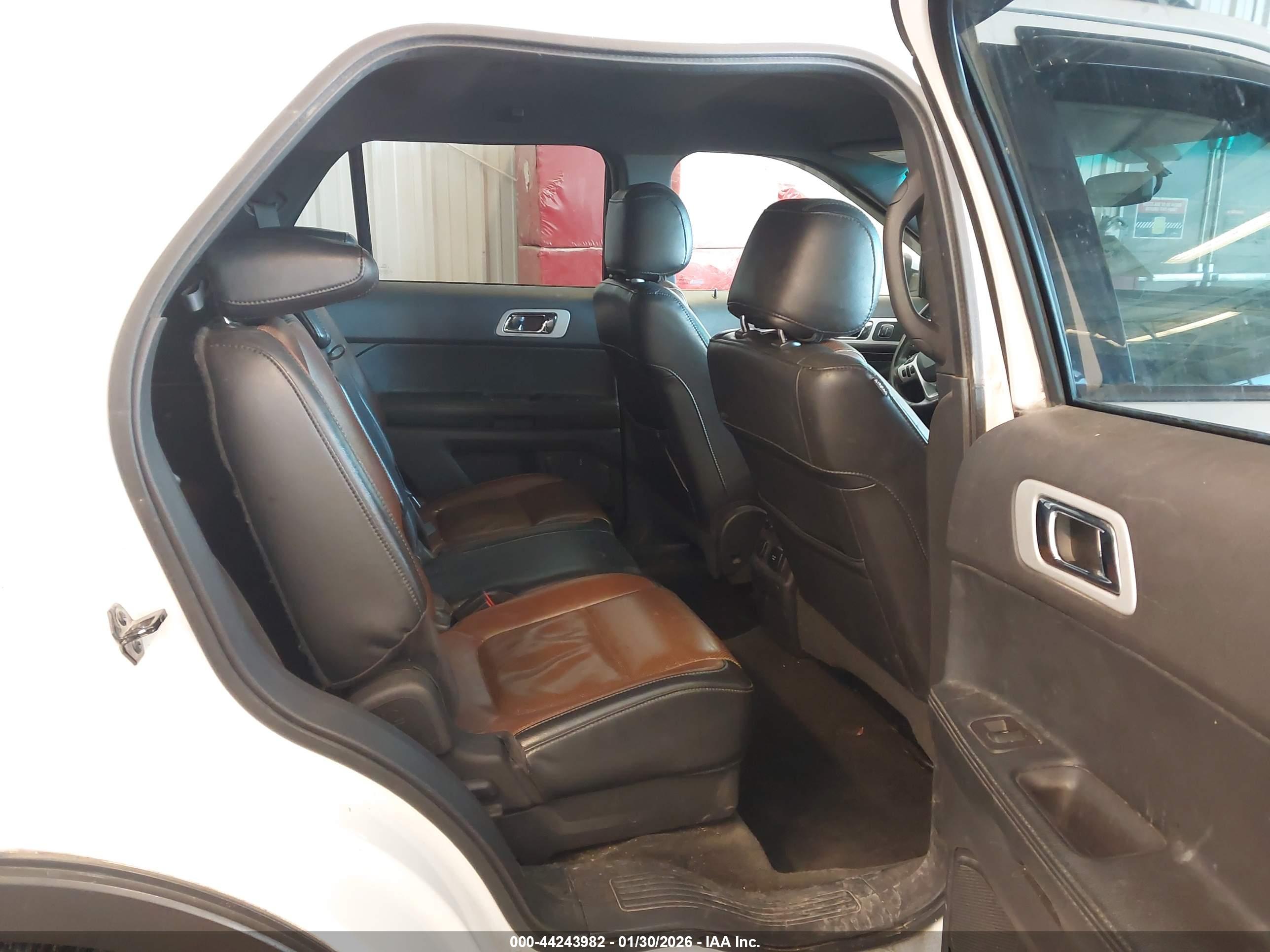 FORD EXPLORER image 8