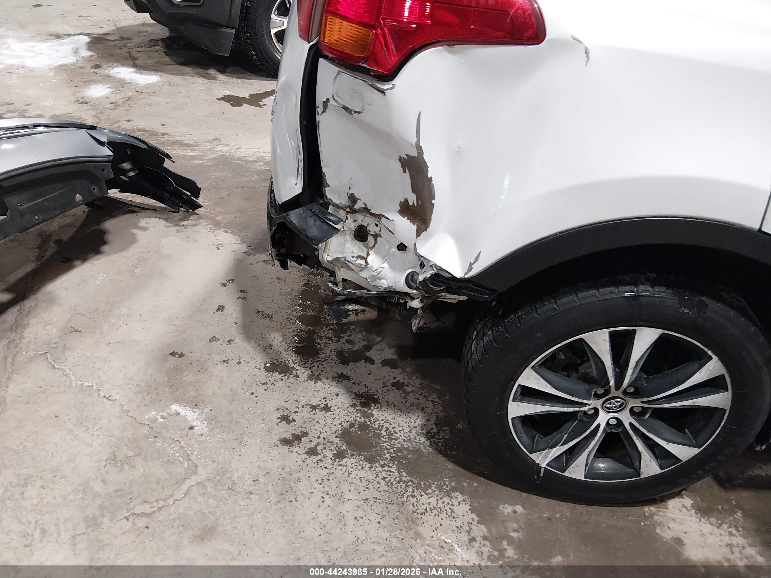 TOYOTA RAV4 image 6