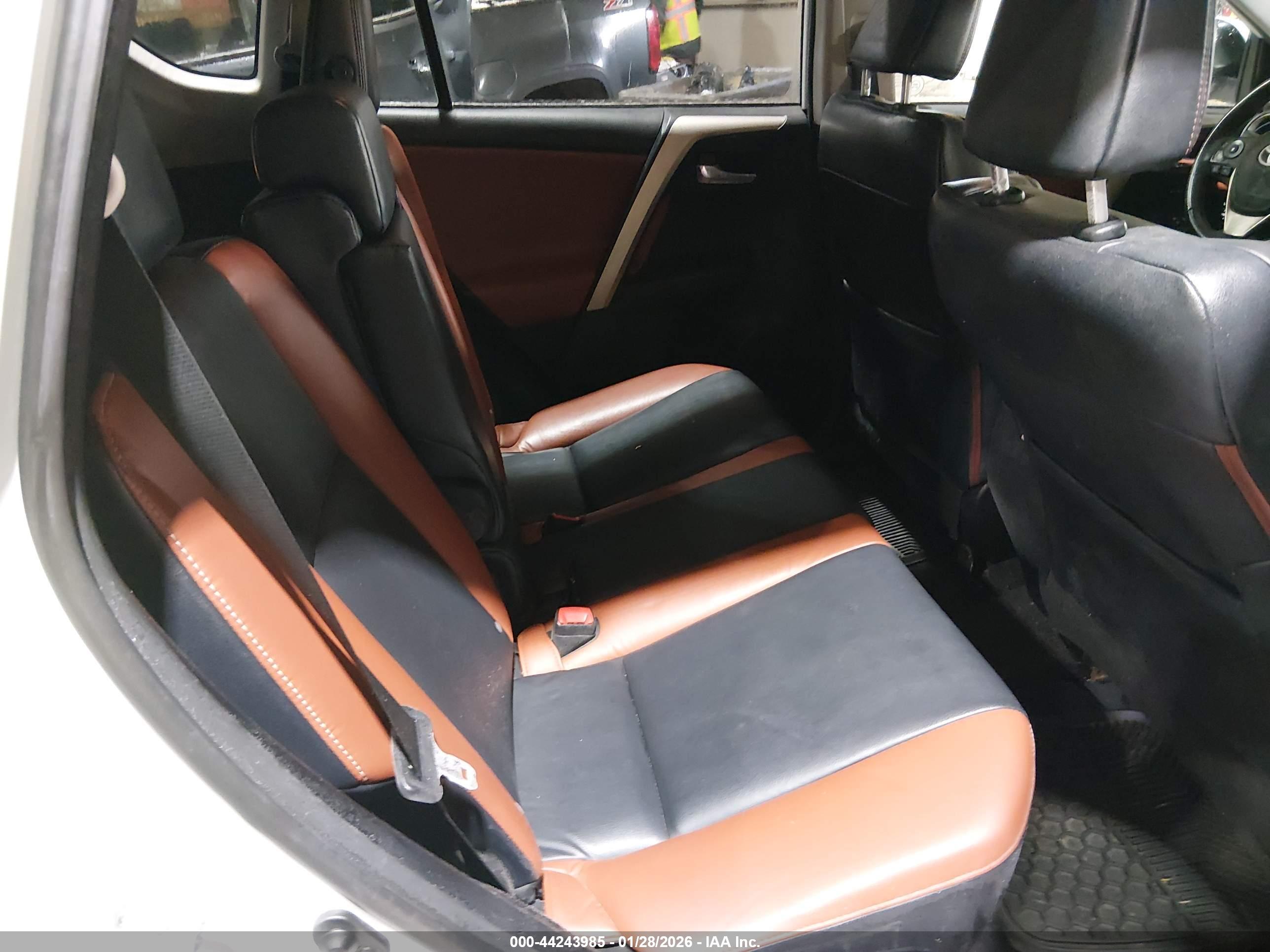 TOYOTA RAV4 image 8