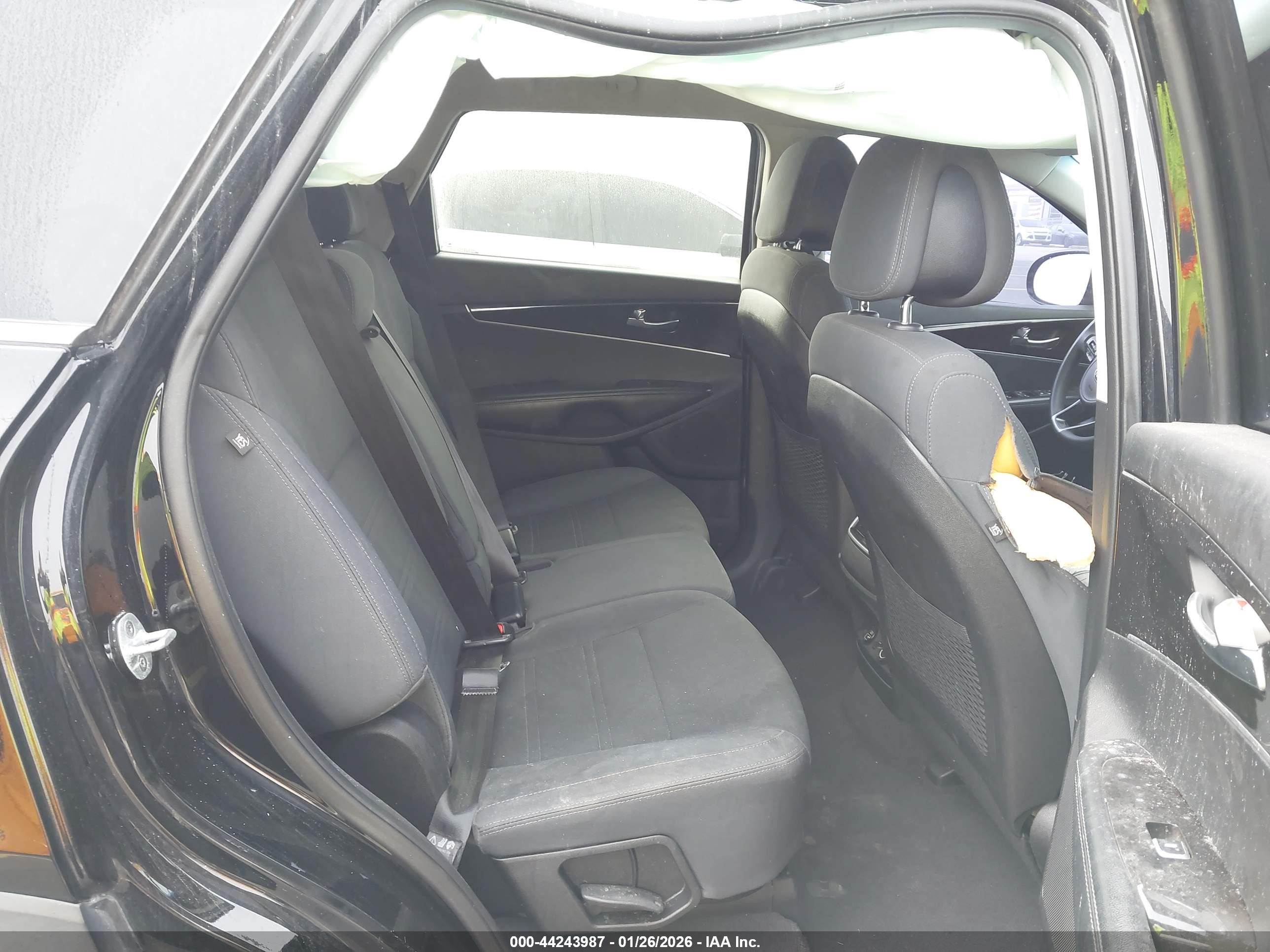 KIA SORENTO image 8