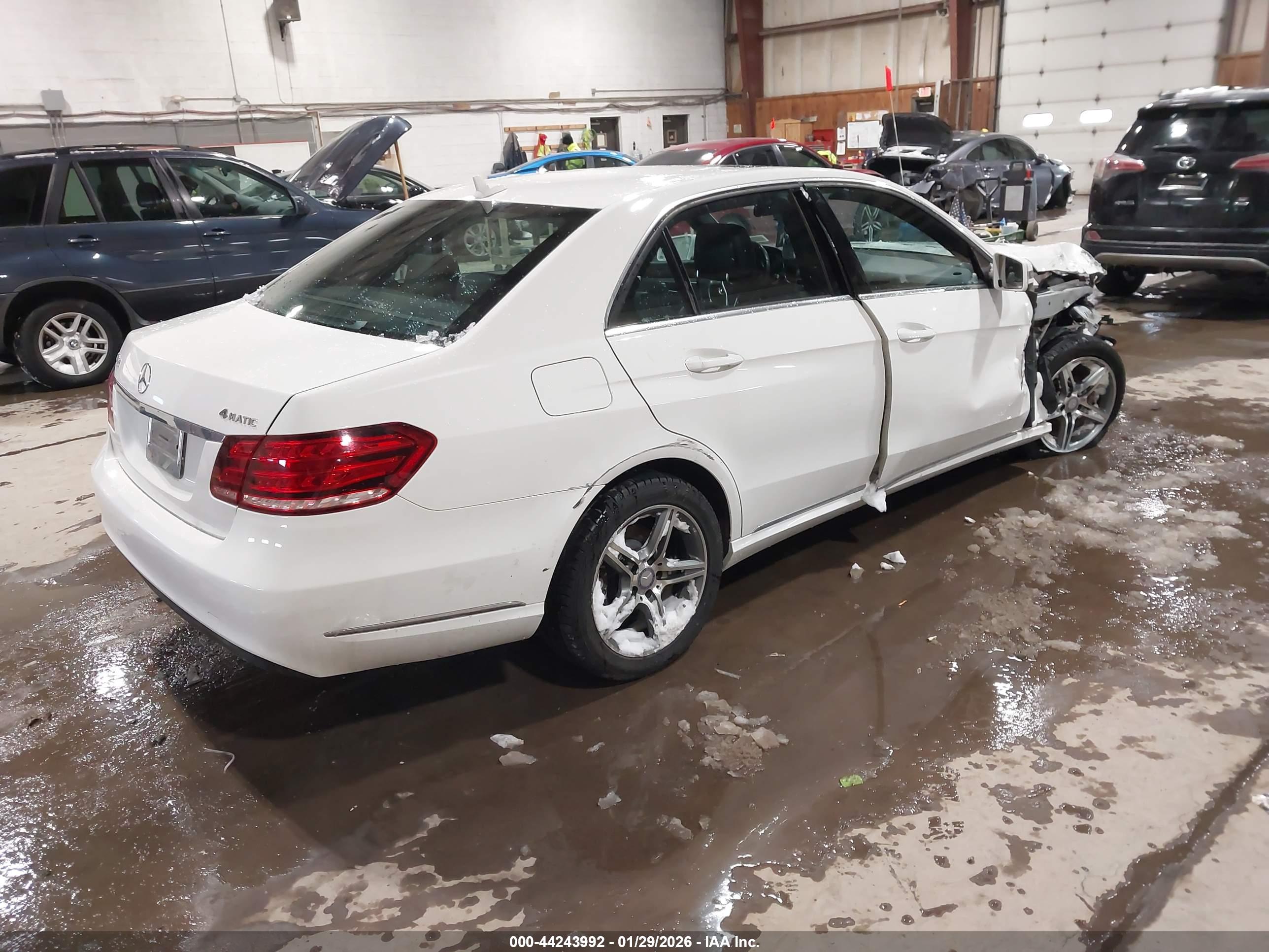MERCEDES-BENZ E image 4