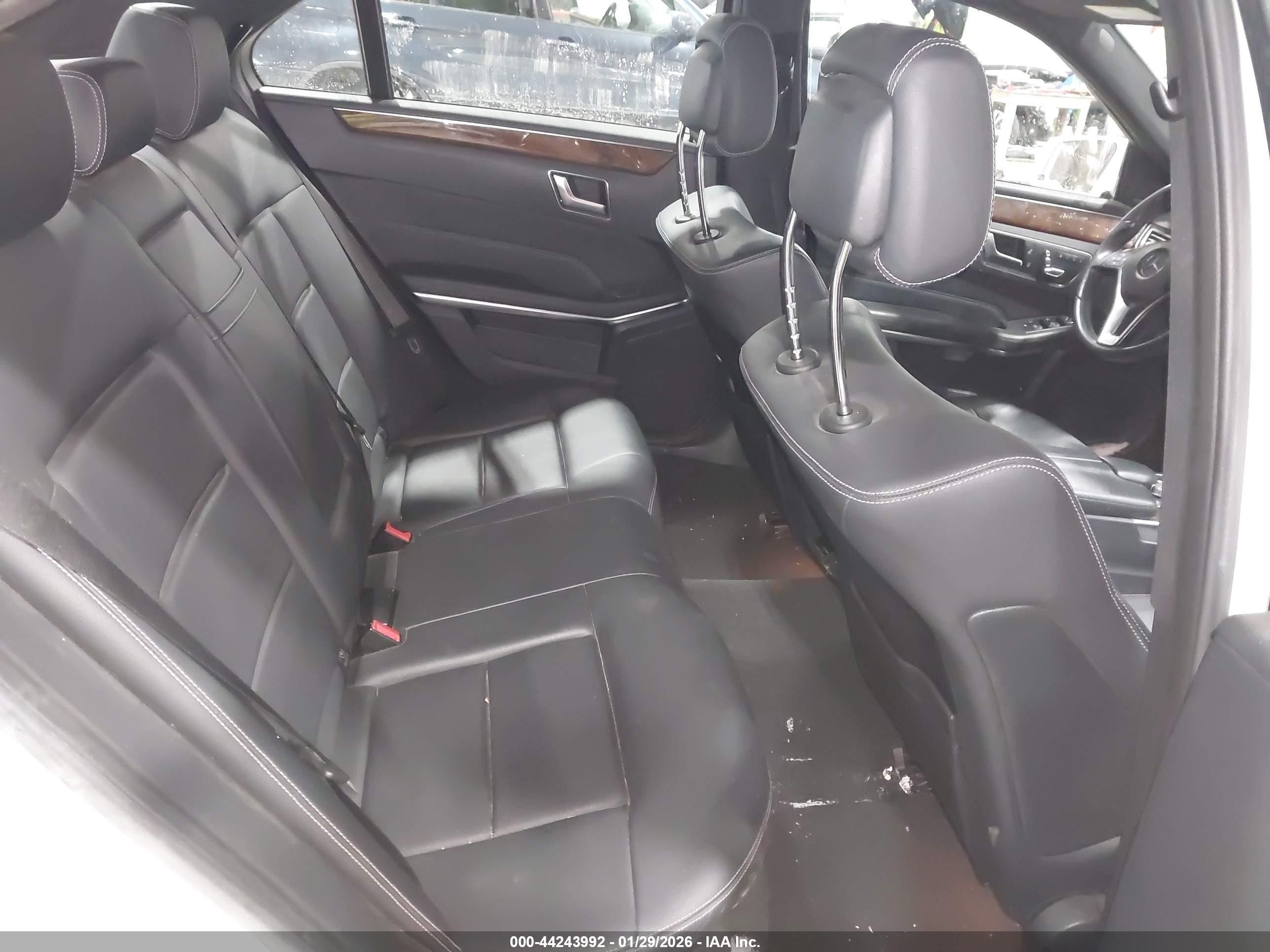 MERCEDES-BENZ E image 8