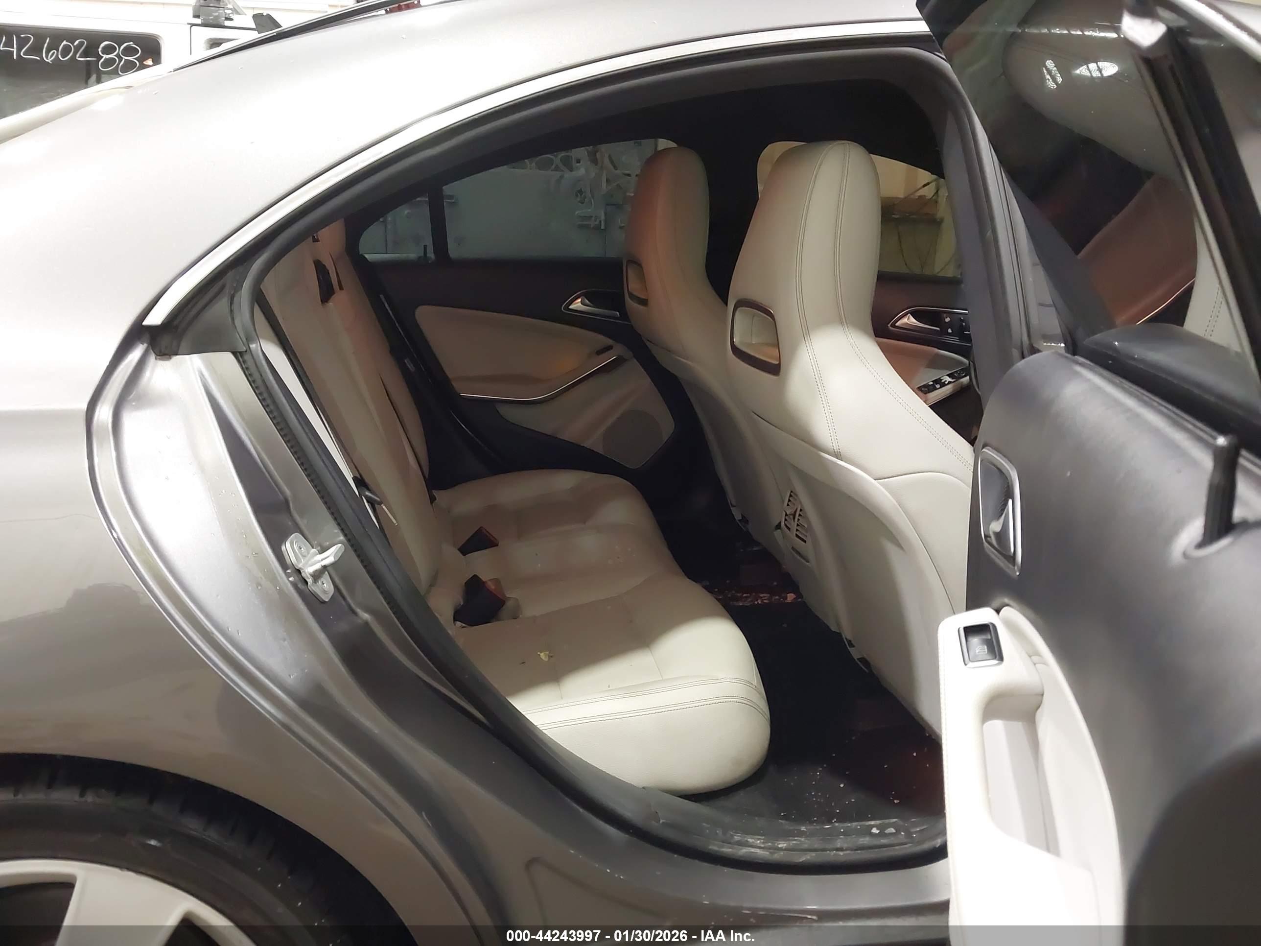 MERCEDES-BENZ CLA image 8
