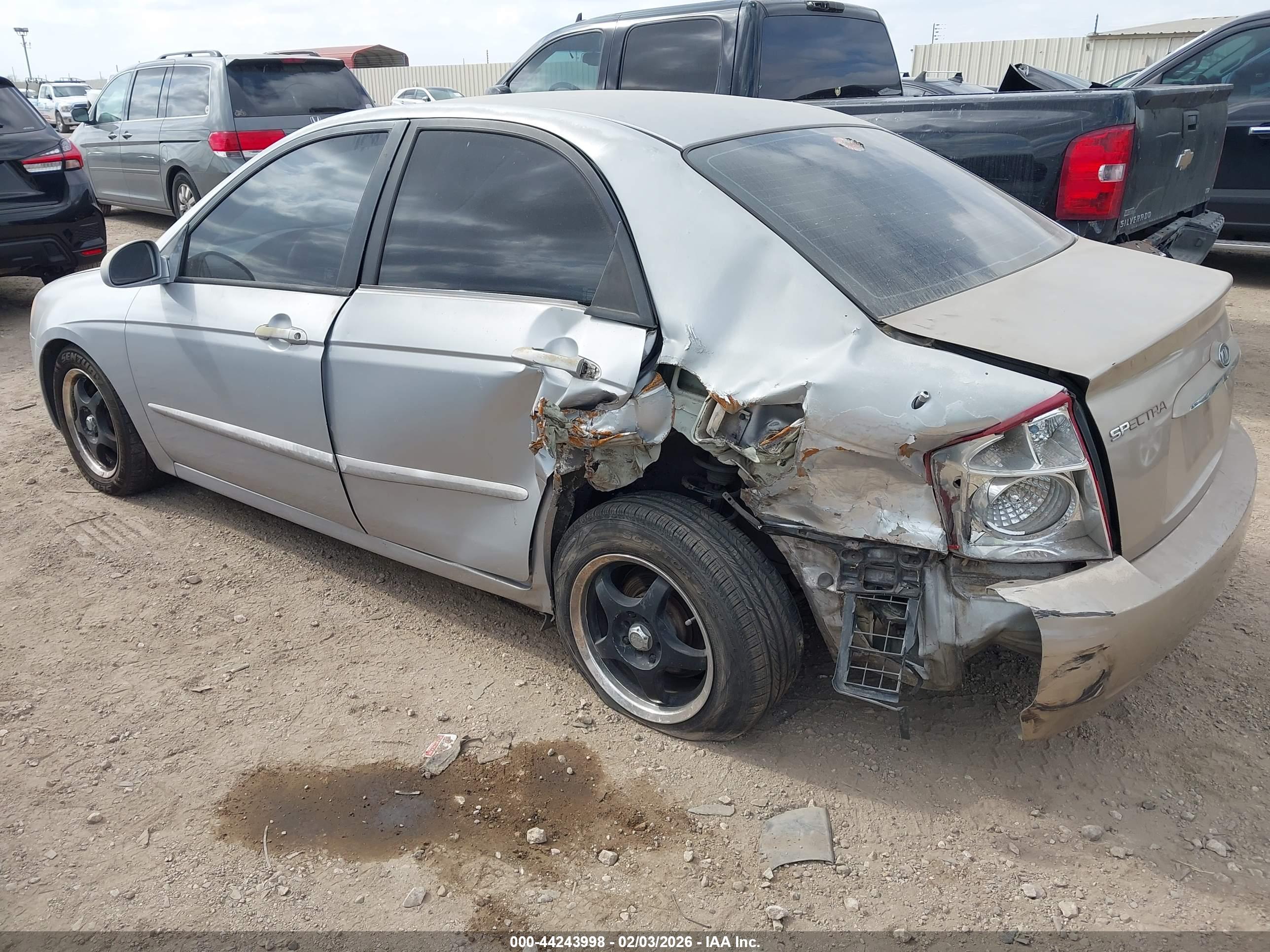 KIA SPECTRA image 3