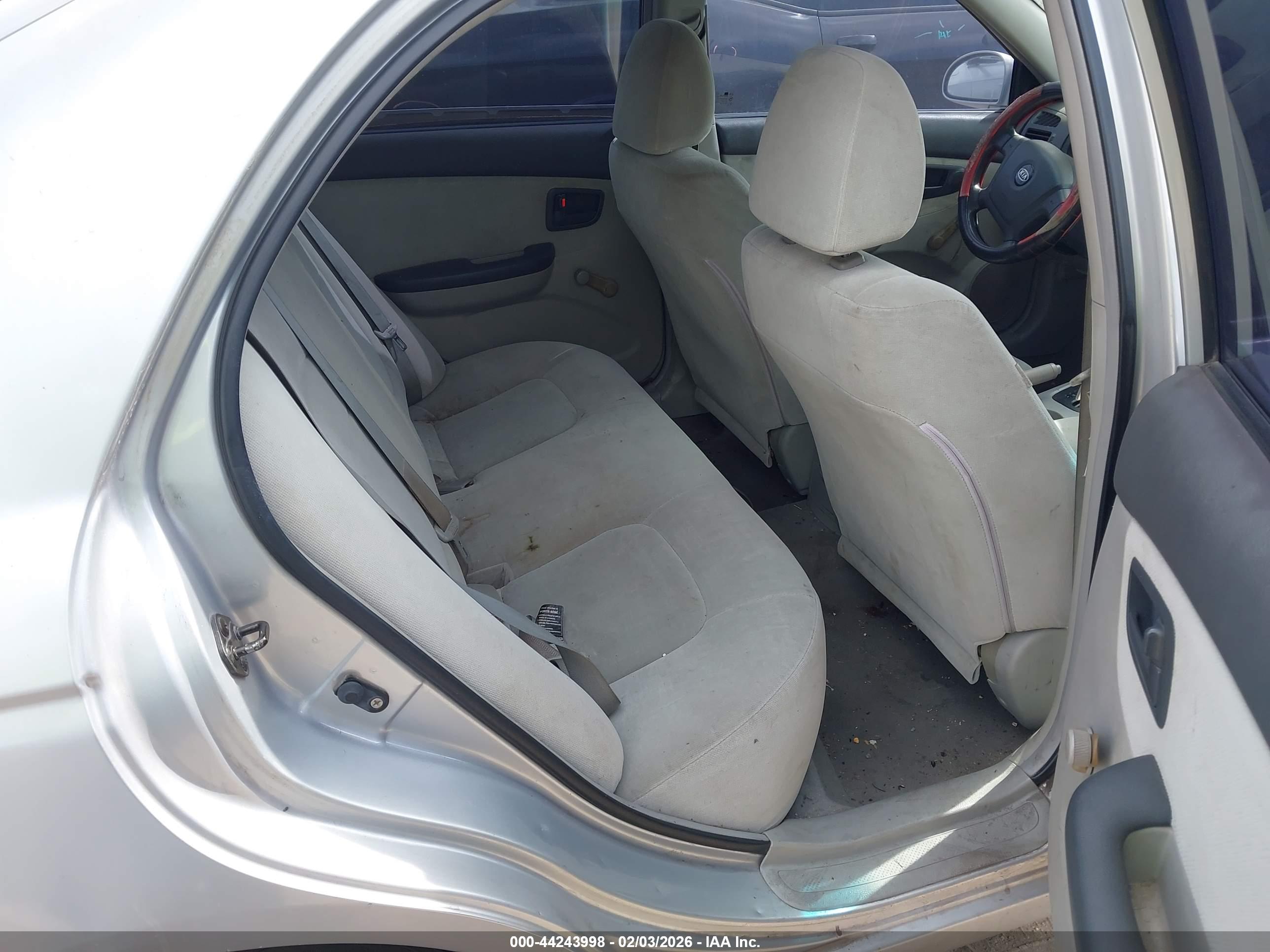 KIA SPECTRA image 8