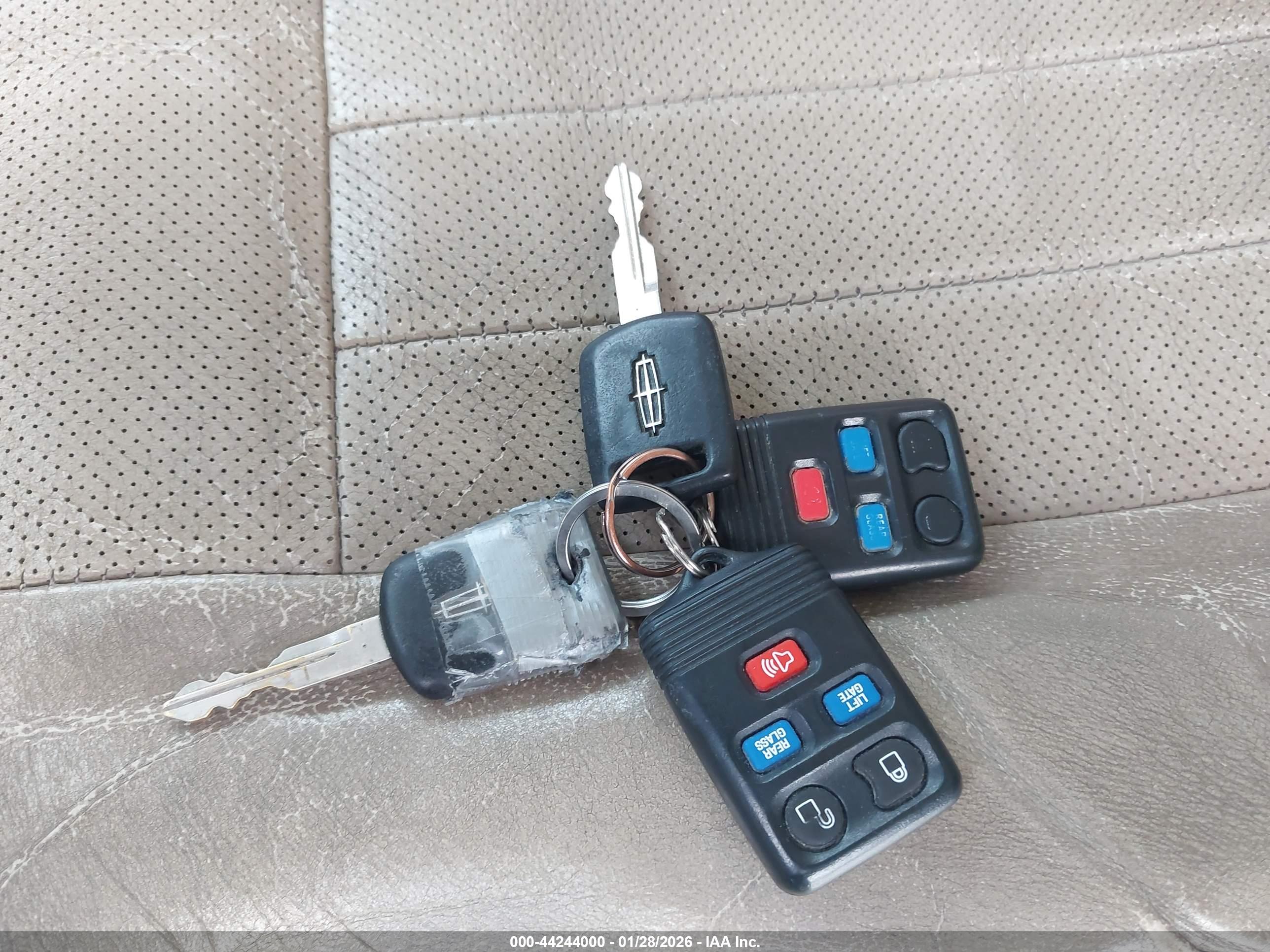 LINCOLN NAVIGATOR image 11
