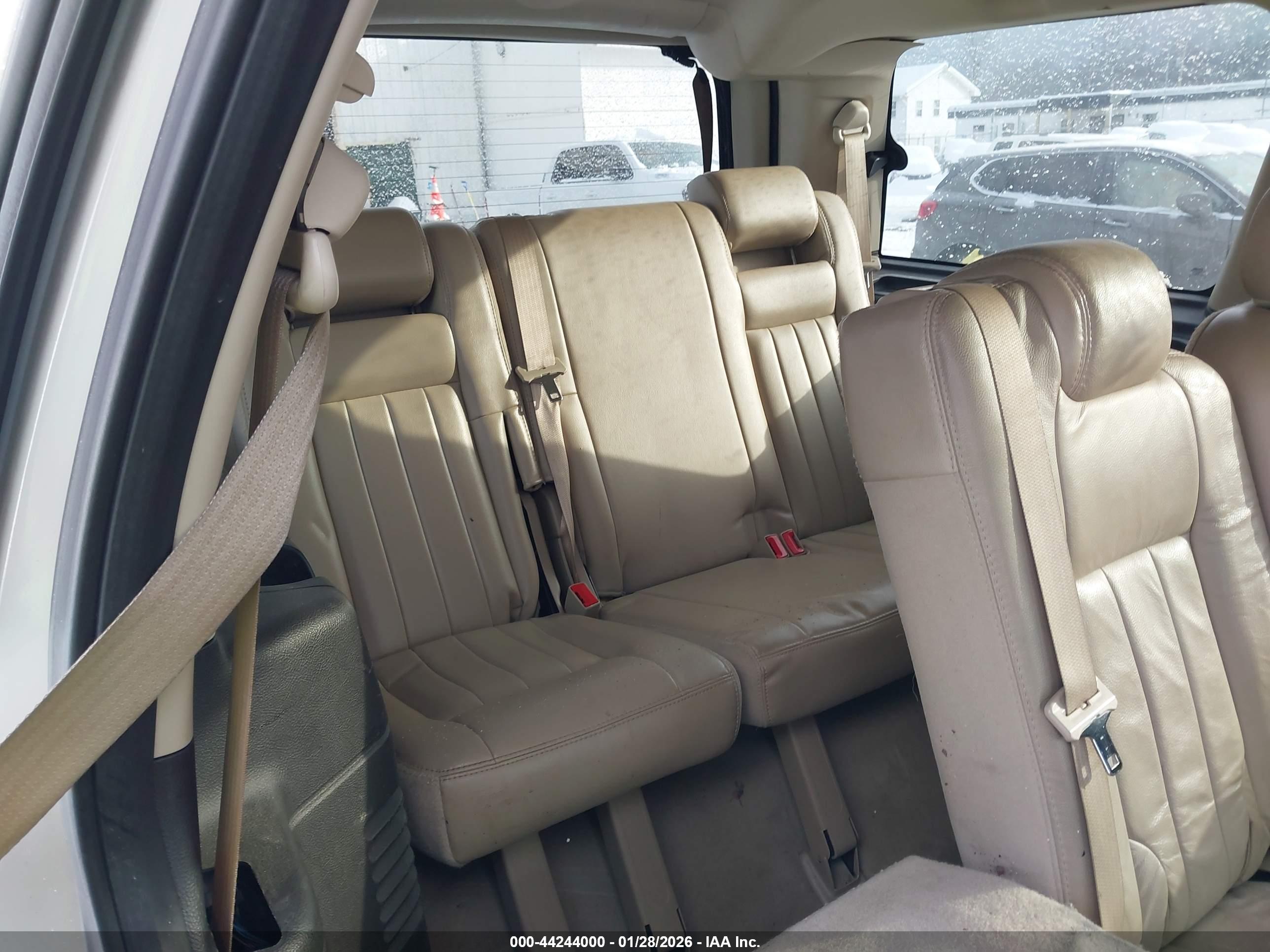 LINCOLN NAVIGATOR image 8