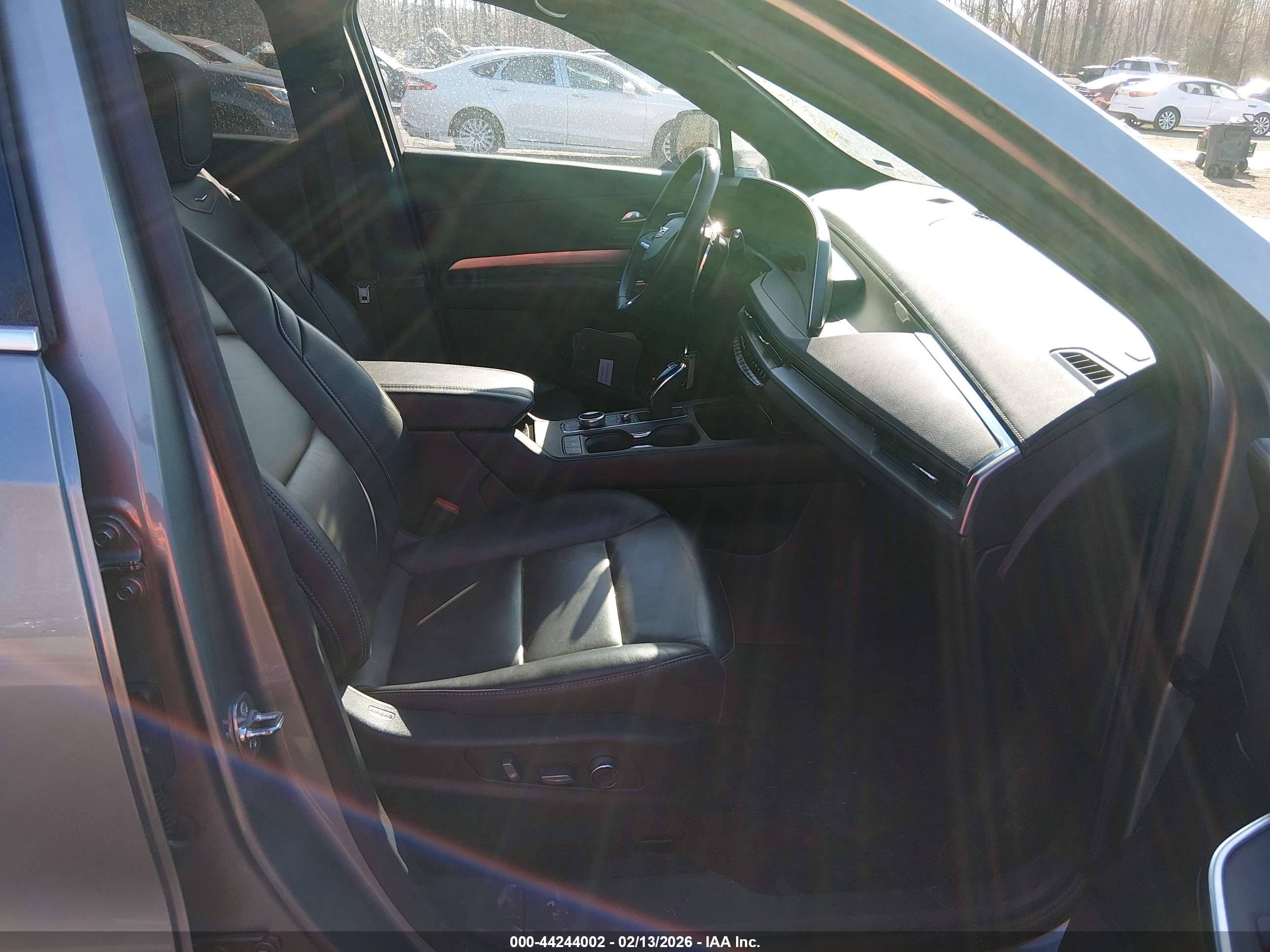 CADILLAC XT4 image 5