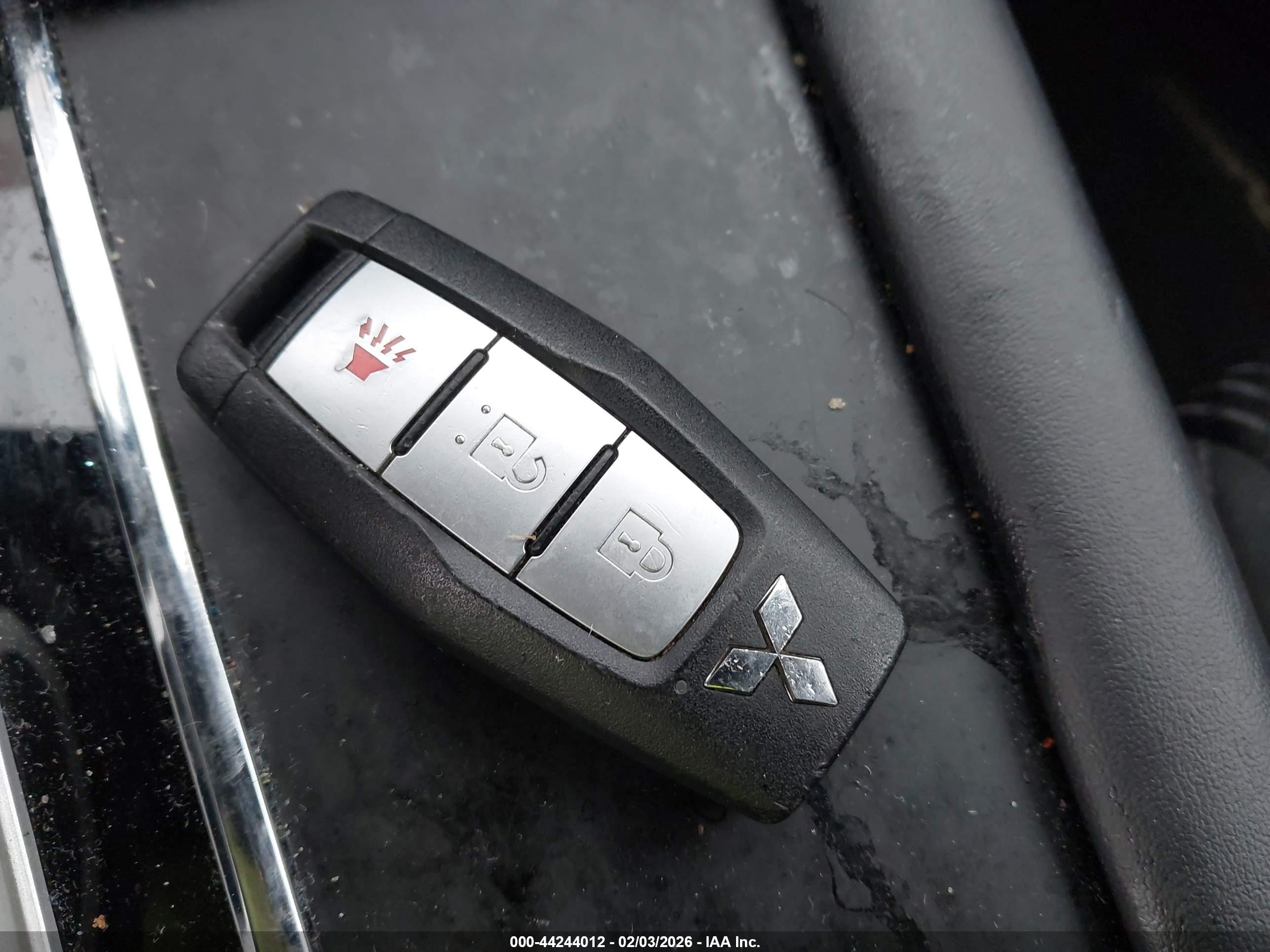 MITSUBISHI OUTLANDER image 11