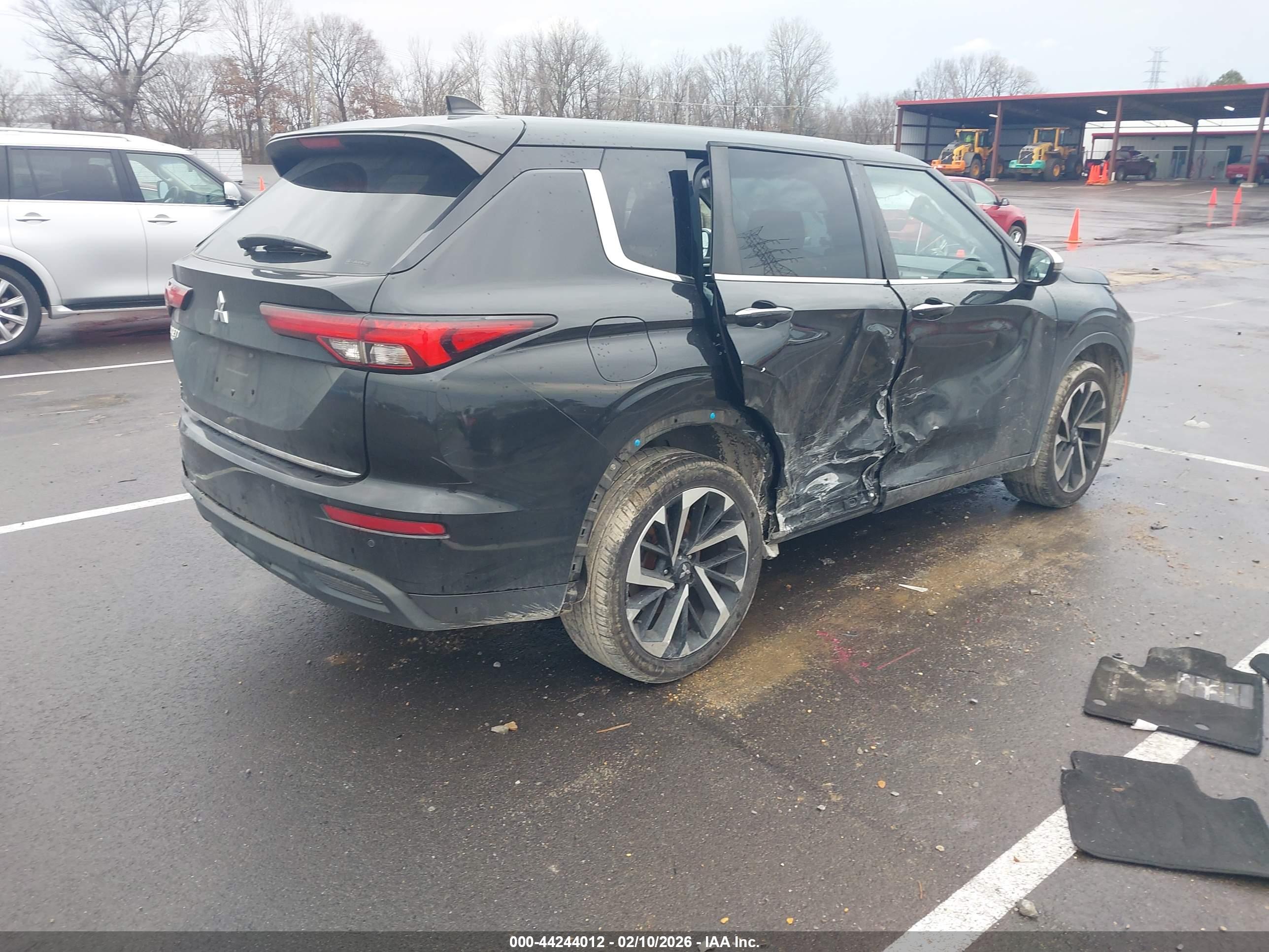 MITSUBISHI OUTLANDER image 4
