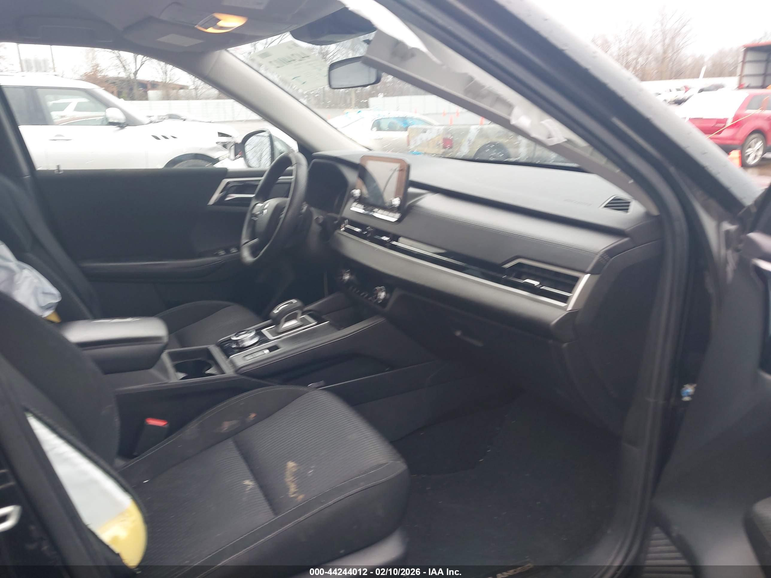 MITSUBISHI OUTLANDER image 5