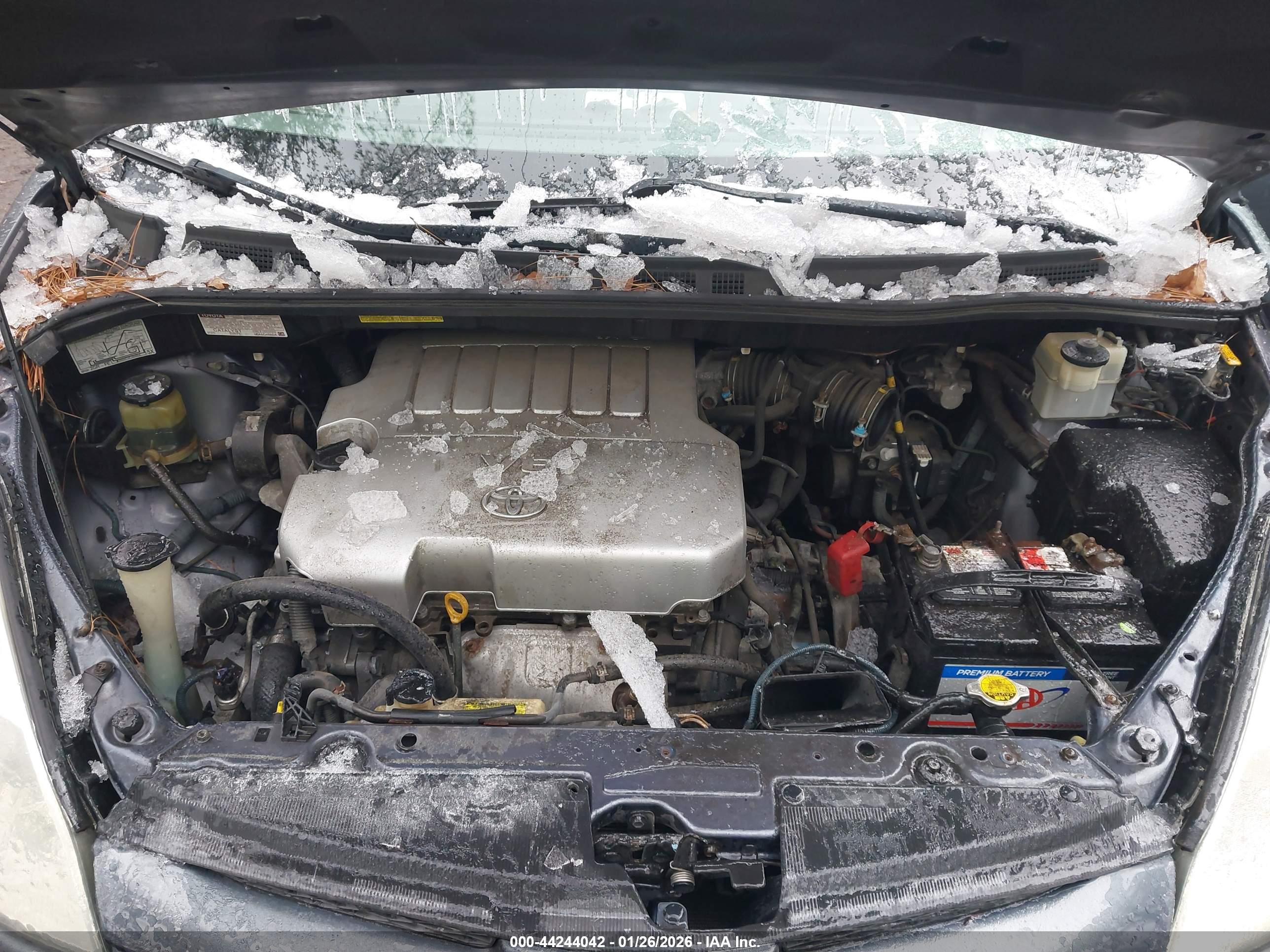 TOYOTA SIENNA image 10