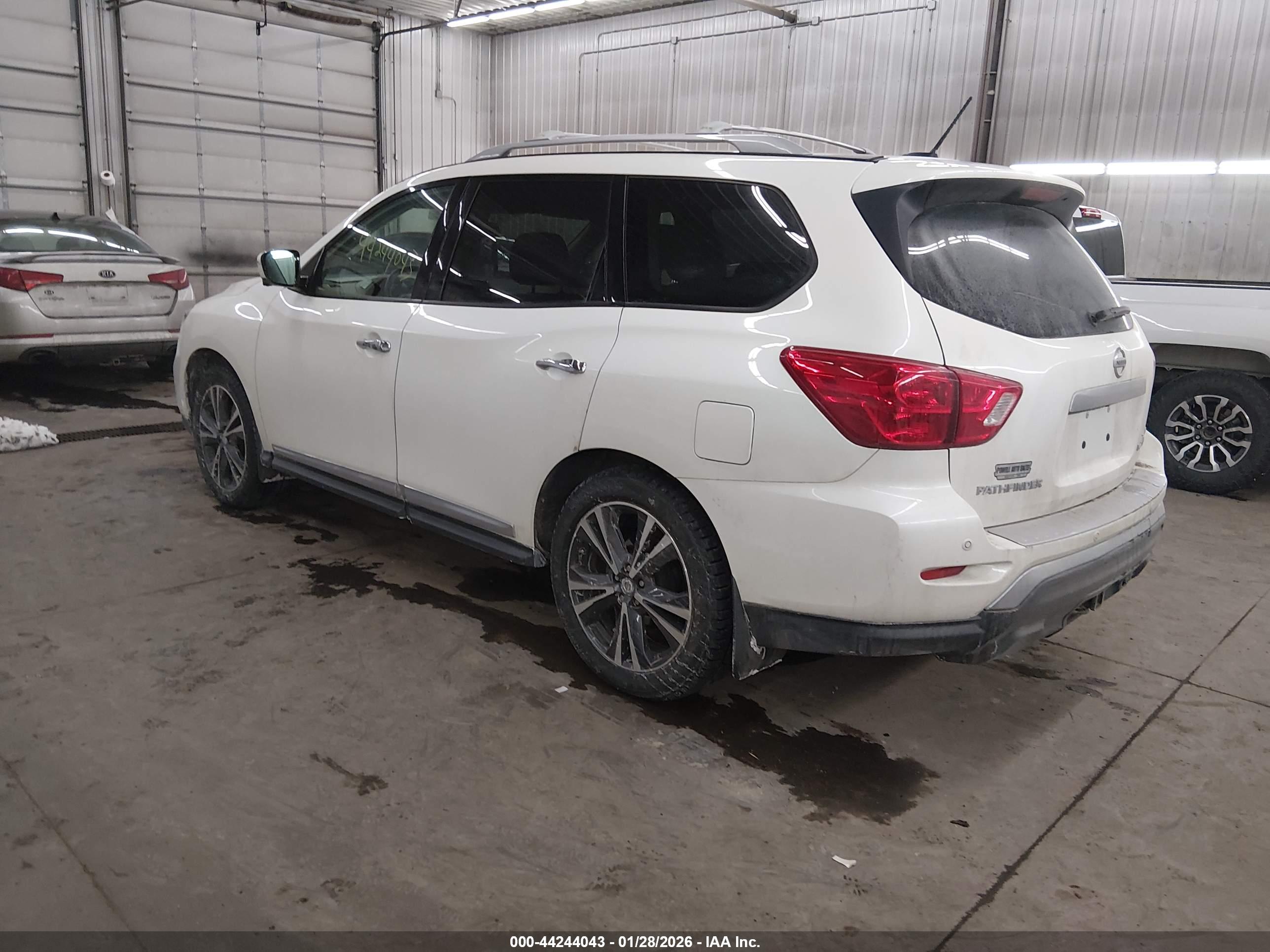 NISSAN PATHFINDER image 3