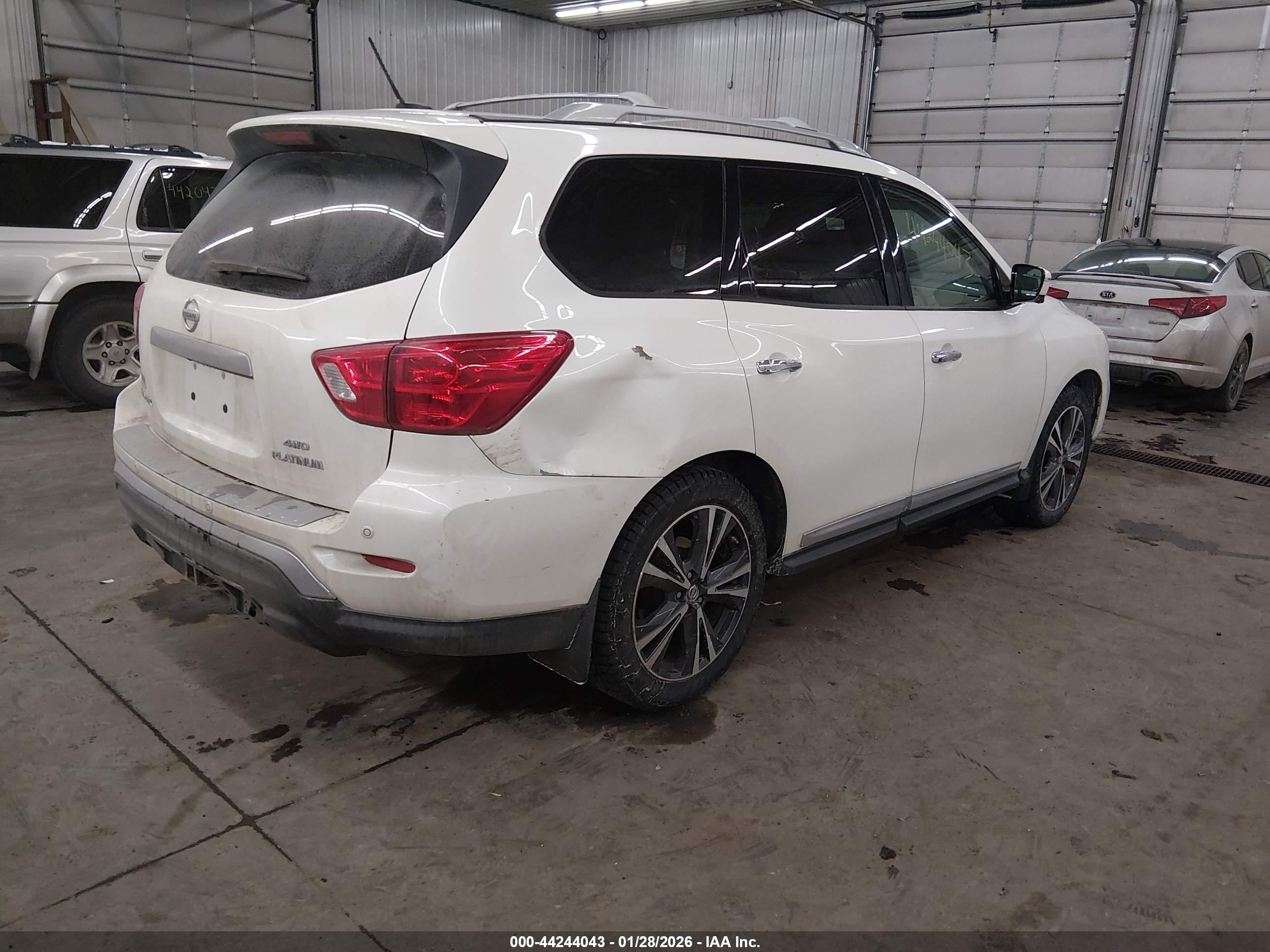 NISSAN PATHFINDER image 4