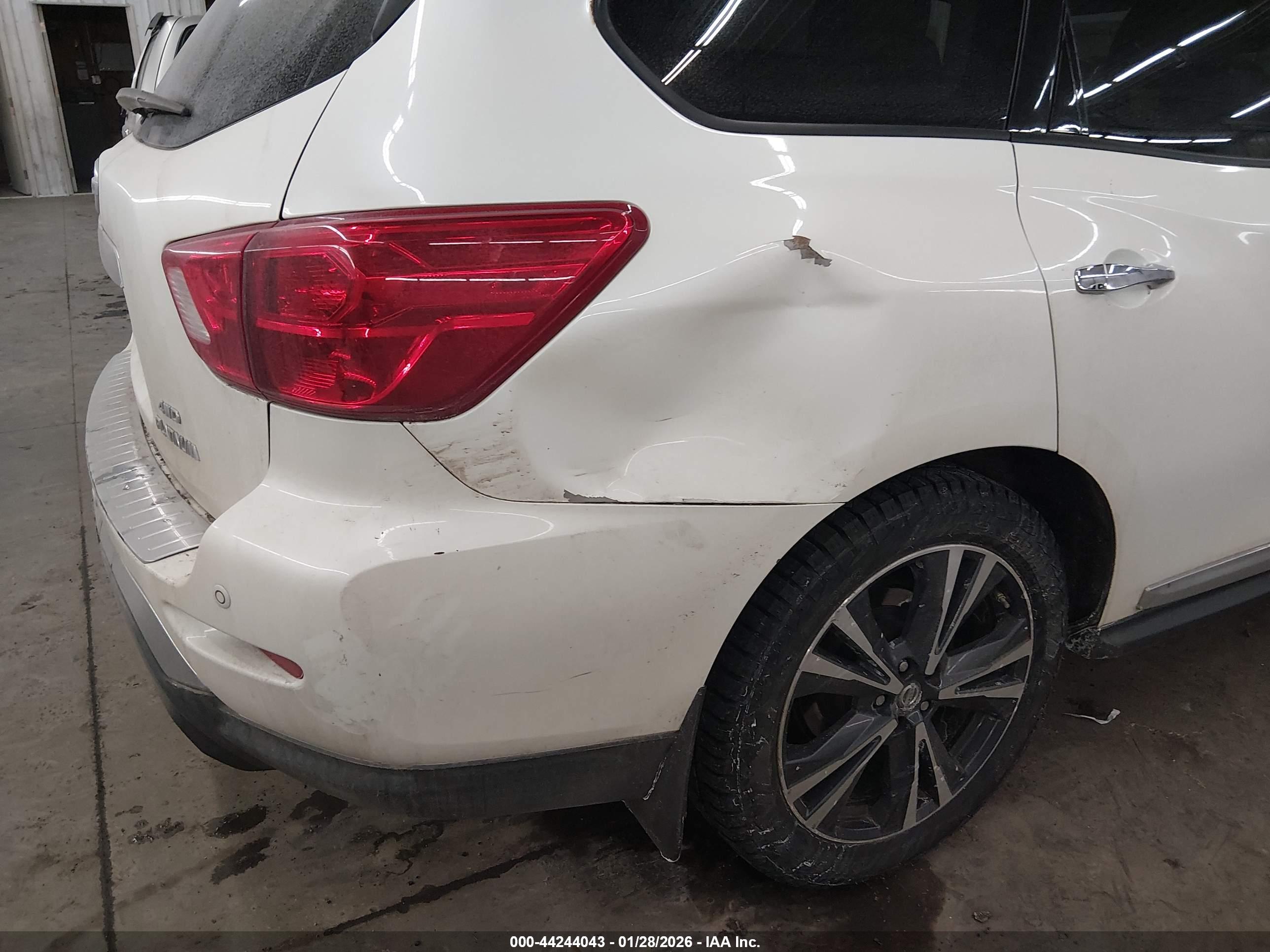 NISSAN PATHFINDER image 6