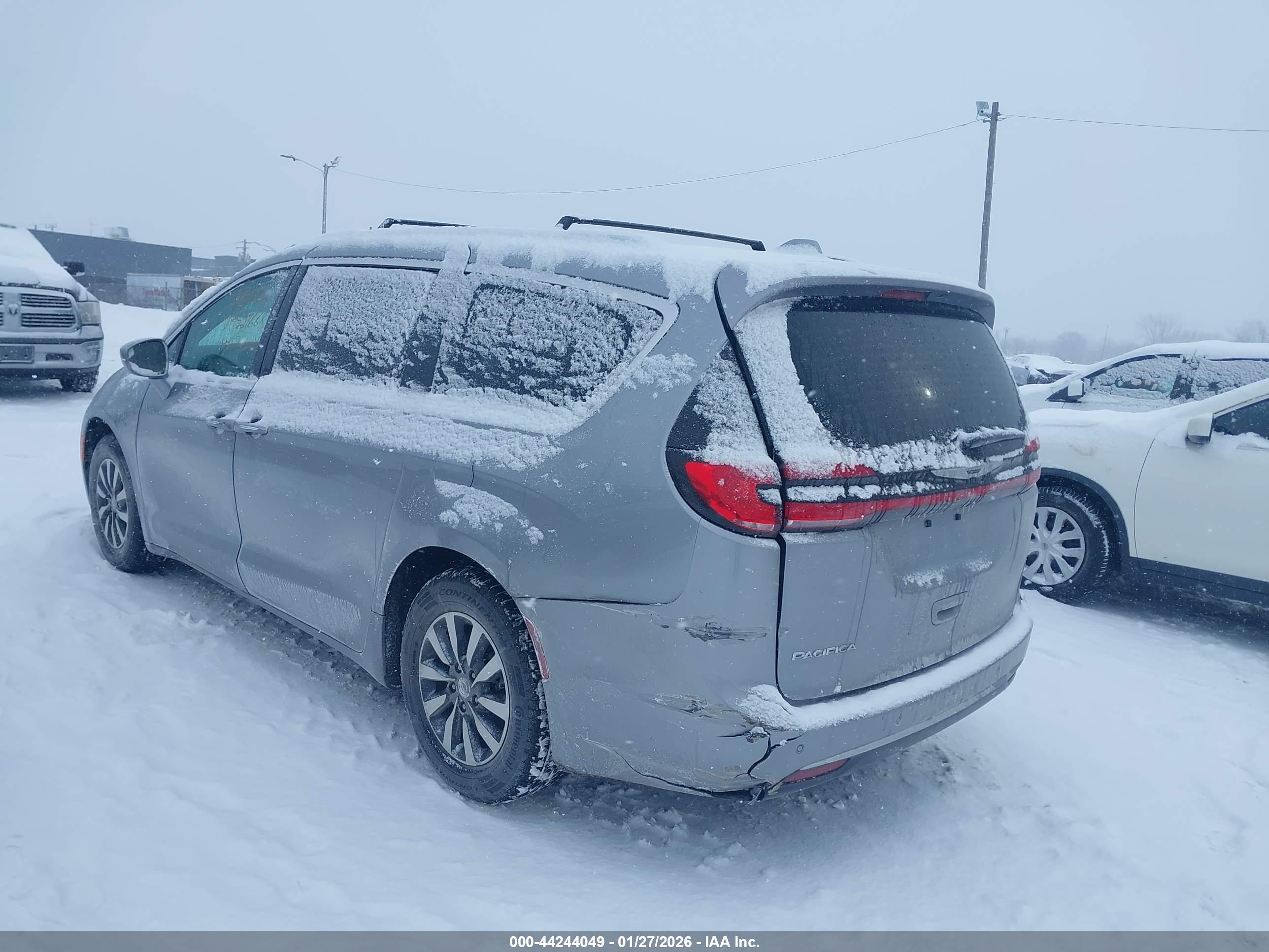 CHRYSLER PACIFICA image 3