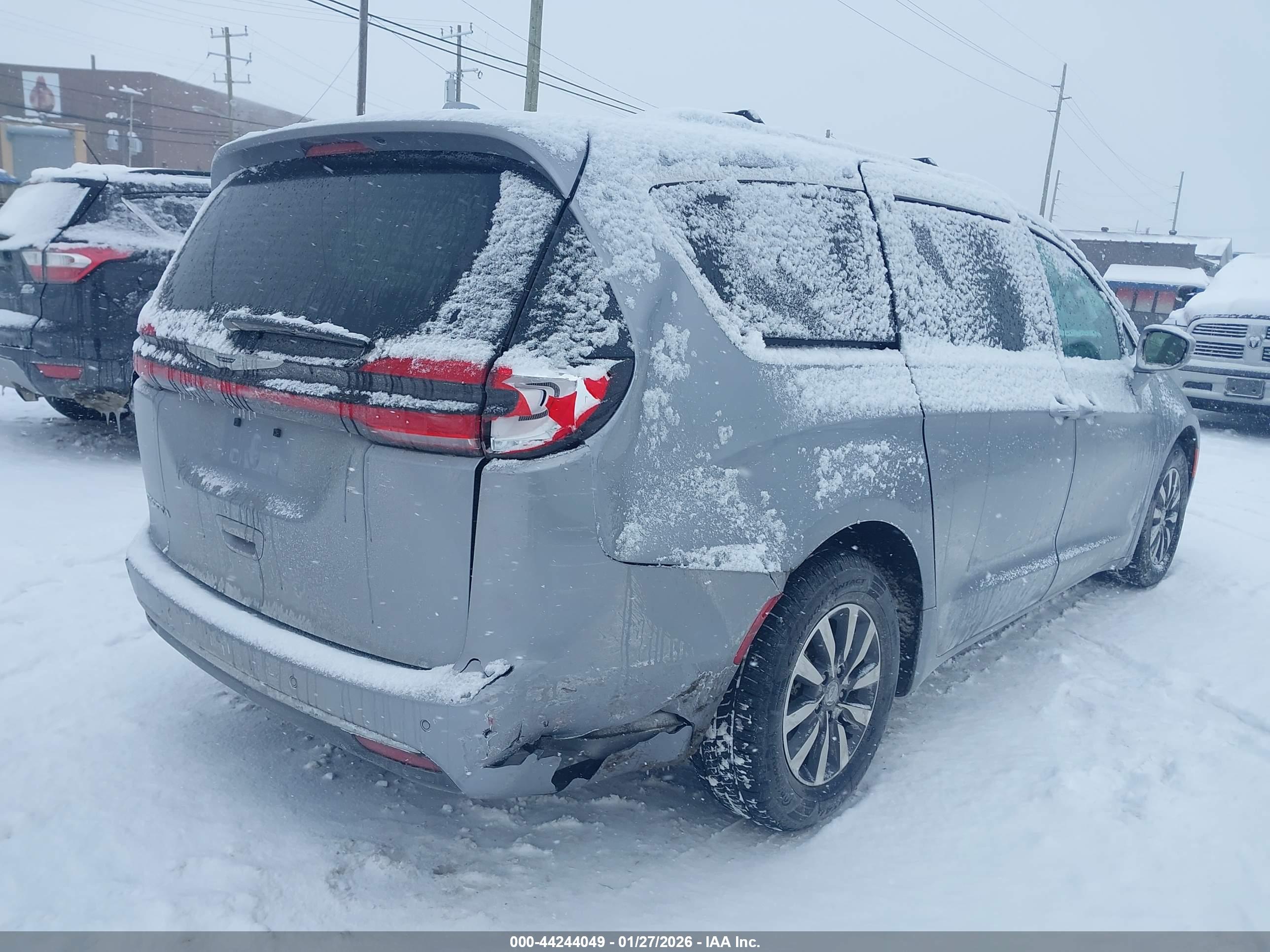 CHRYSLER PACIFICA image 4