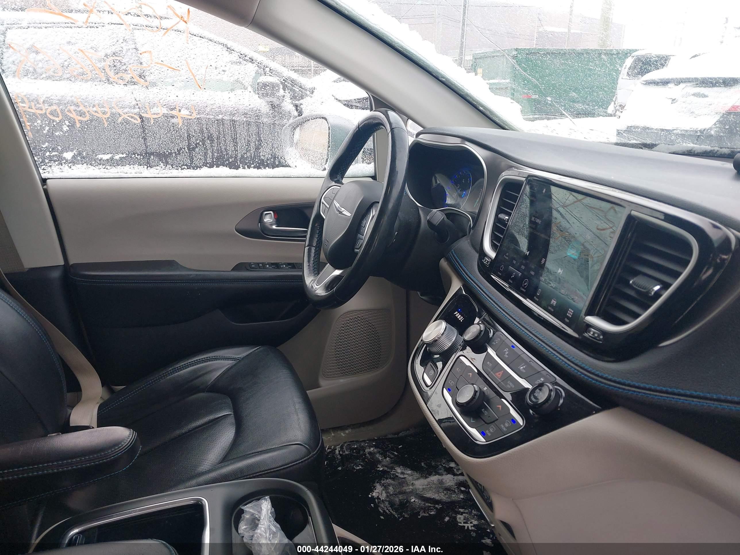CHRYSLER PACIFICA image 5