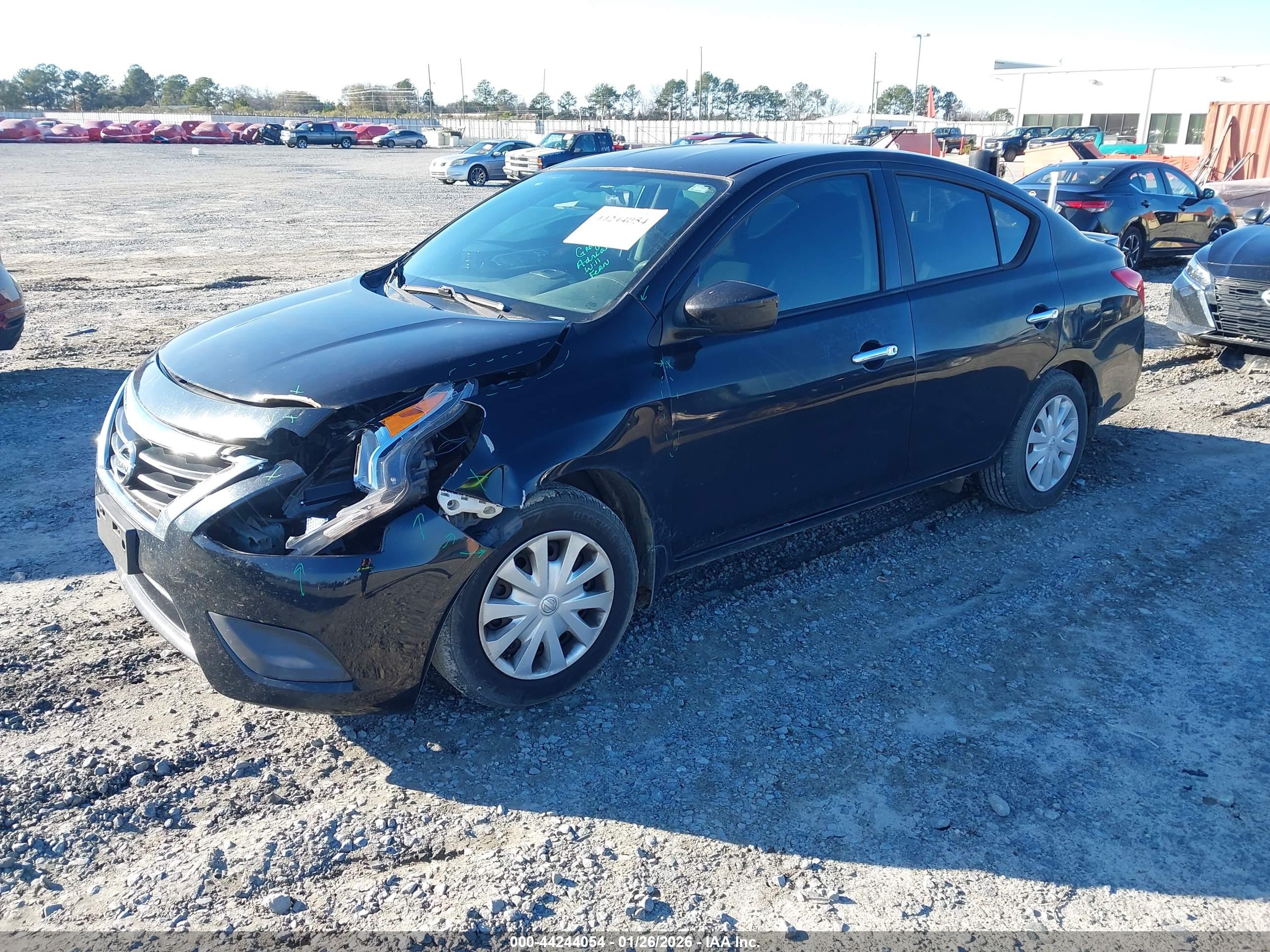 NISSAN VERSA image 2