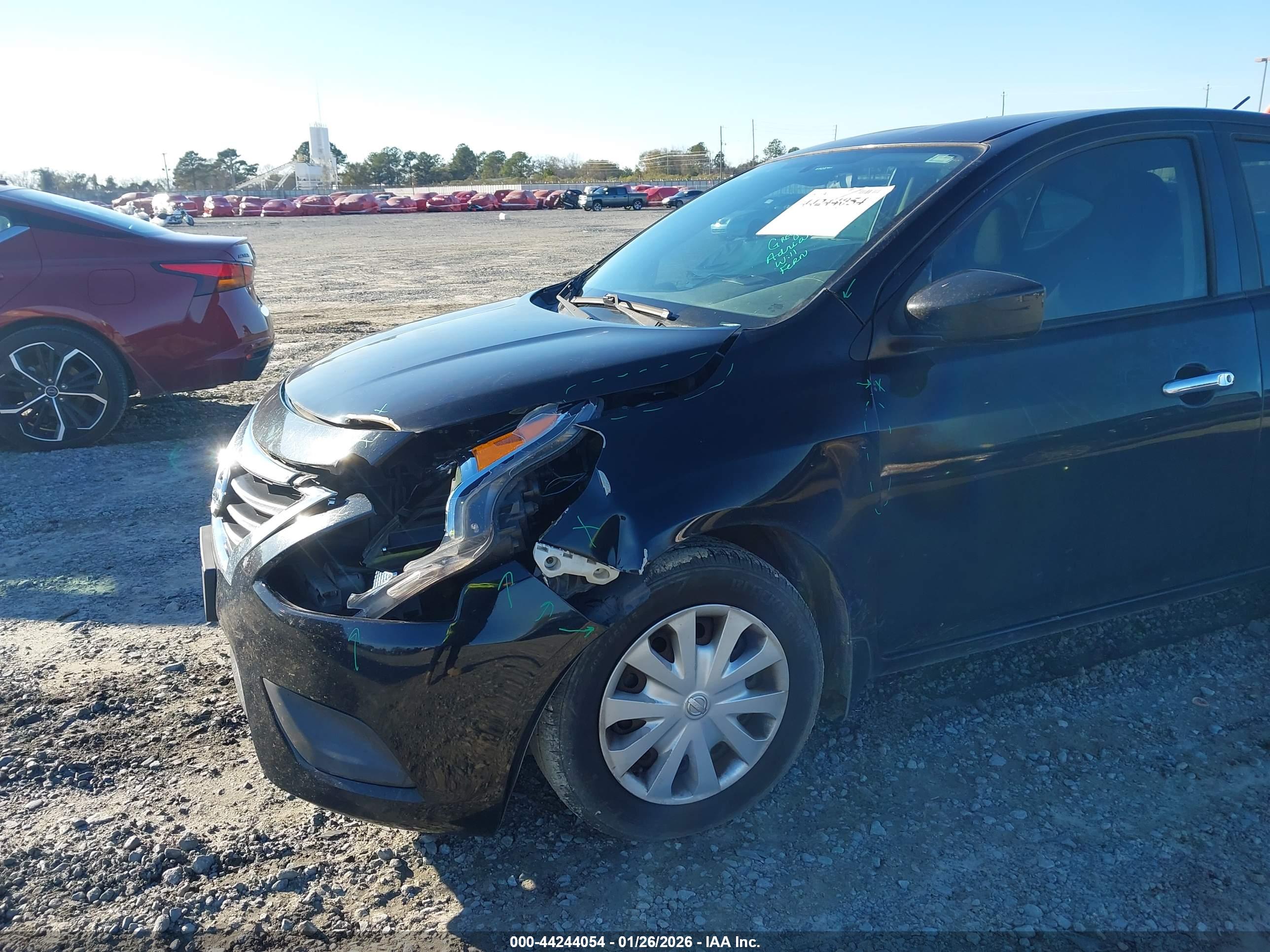 NISSAN VERSA image 6