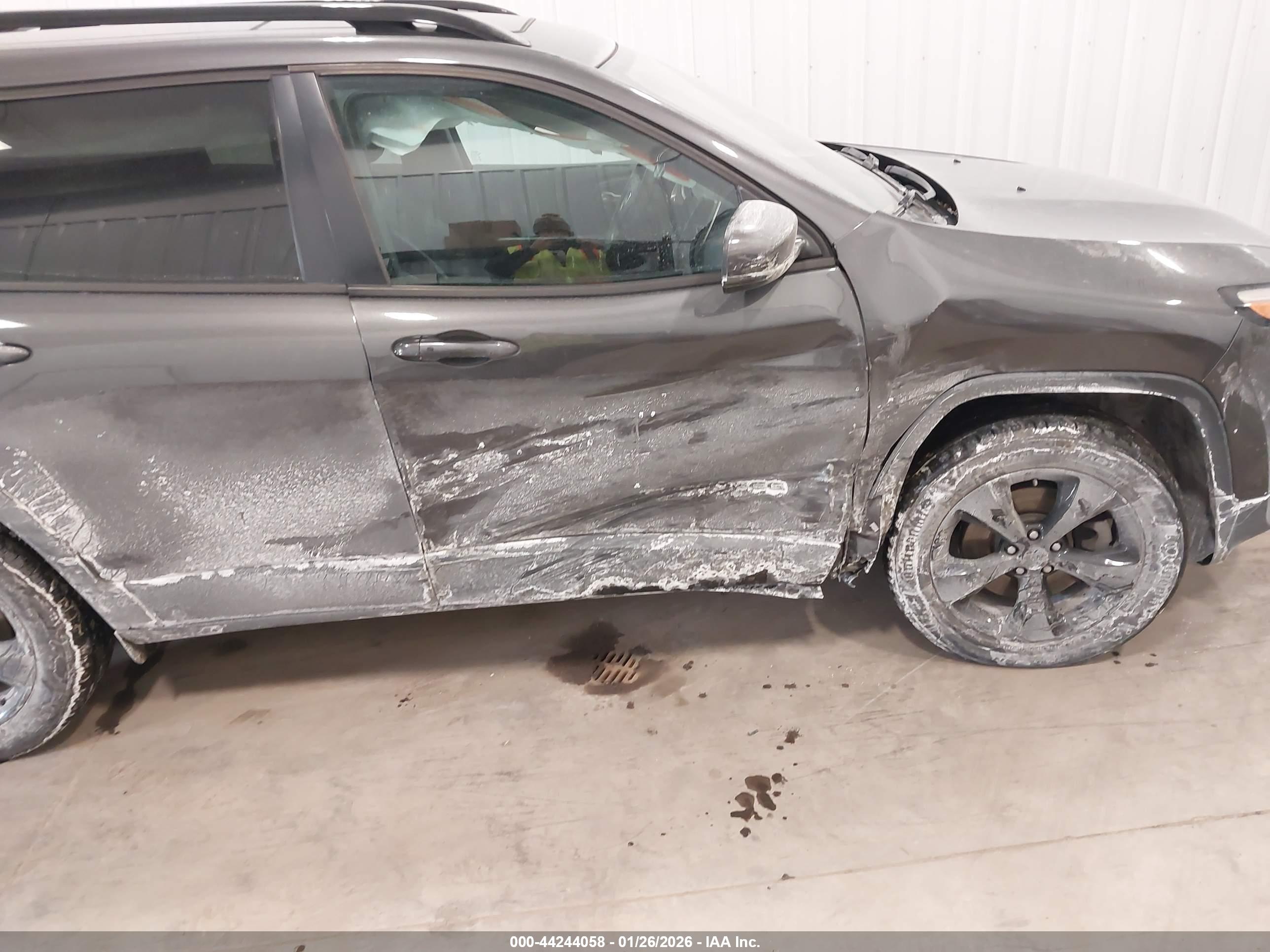 JEEP CHEROKEE image 6
