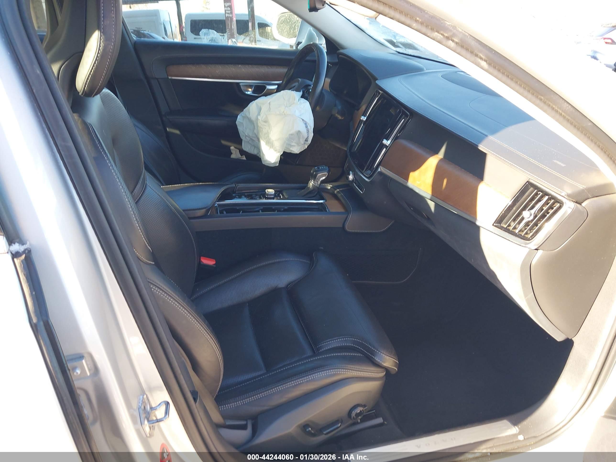 VOLVO S90 image 5