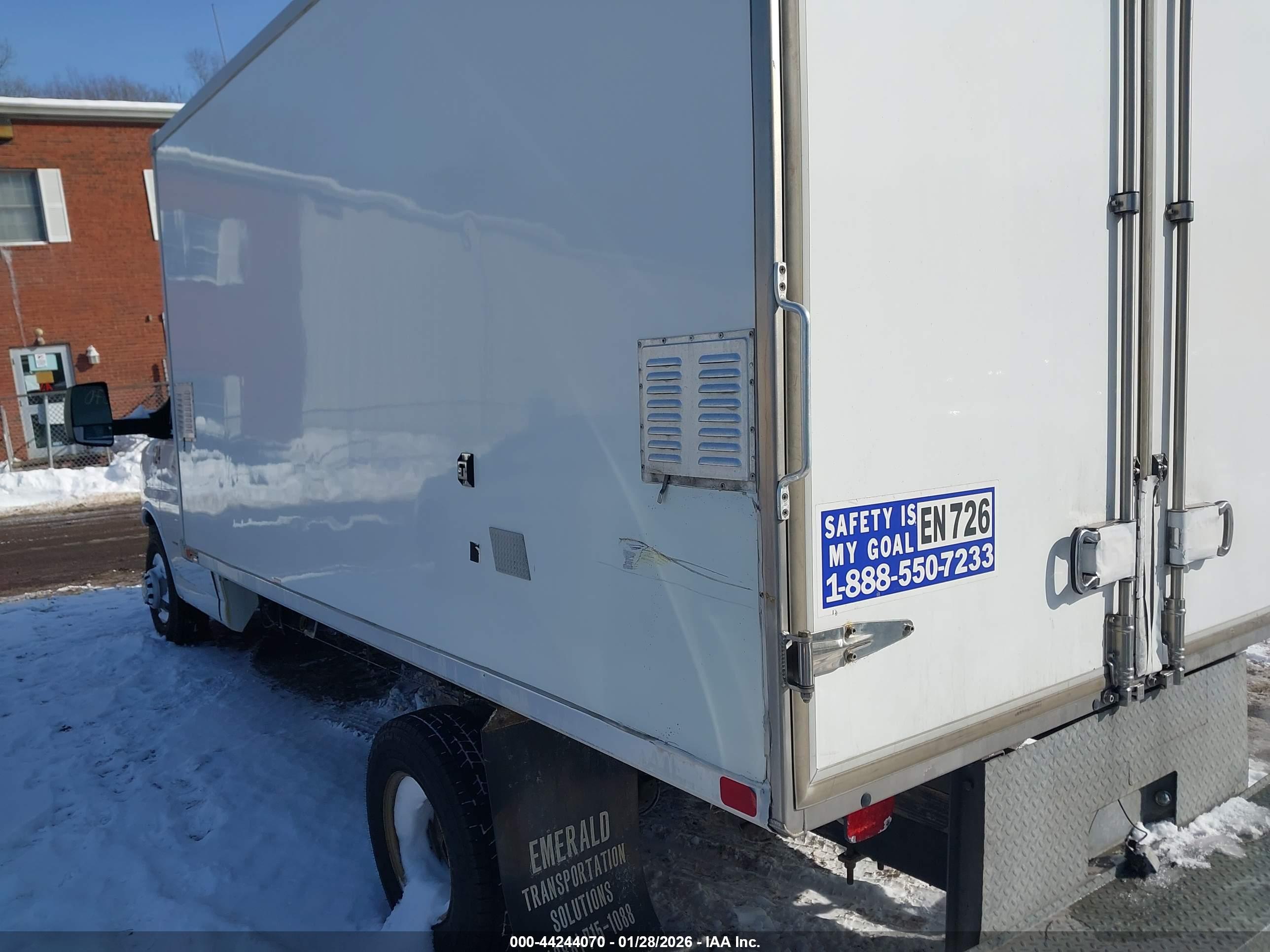CHEVROLET EXPRESS image 3