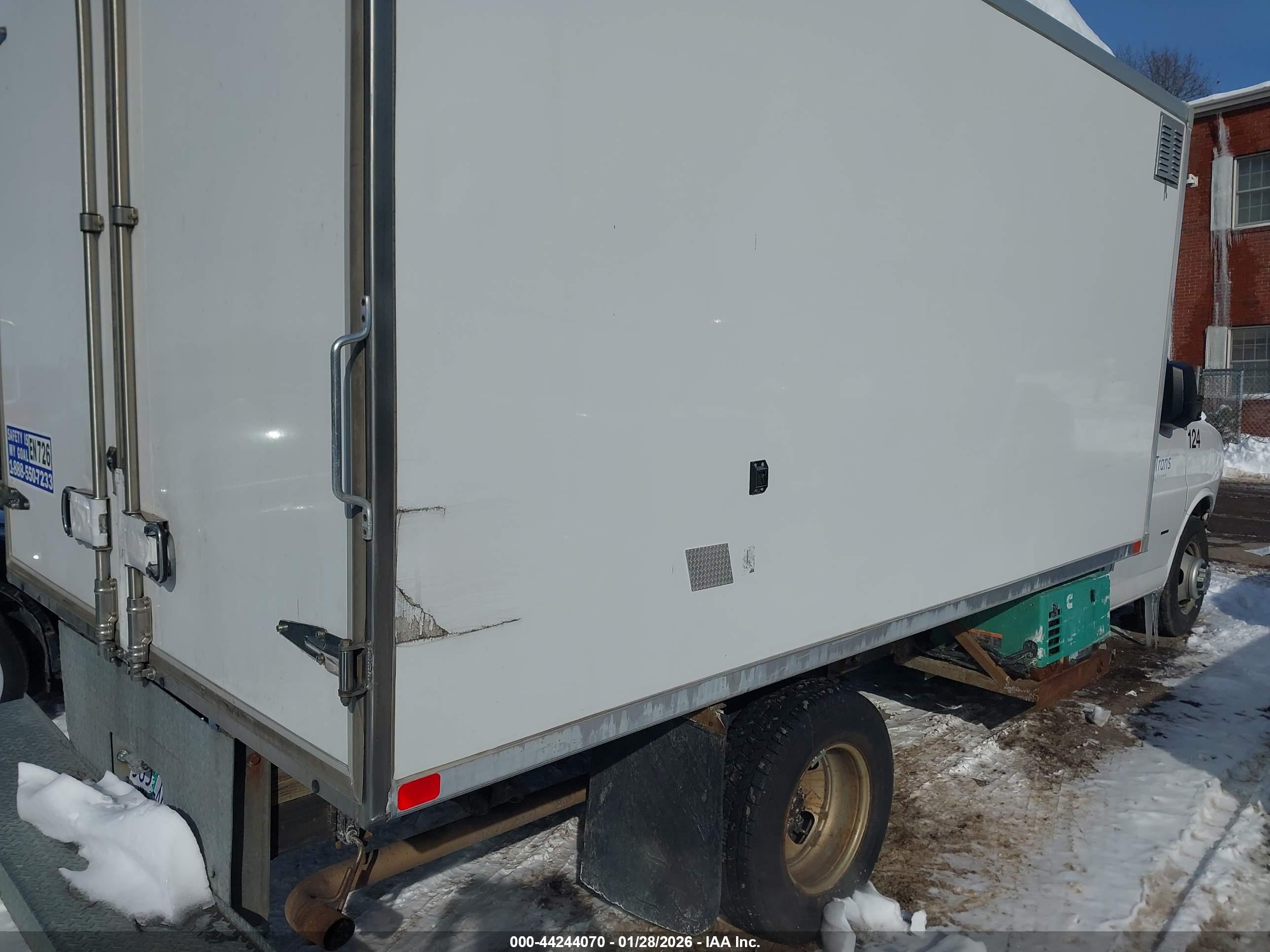 CHEVROLET EXPRESS image 4