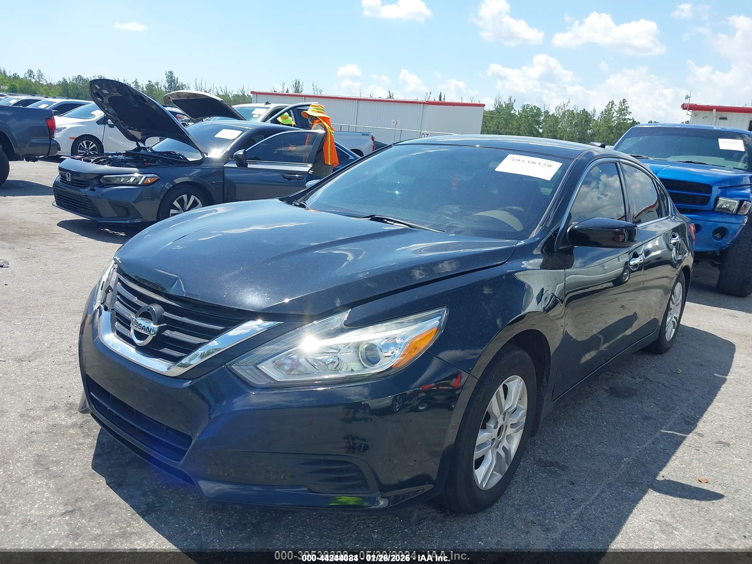 NISSAN ALTIMA image 2