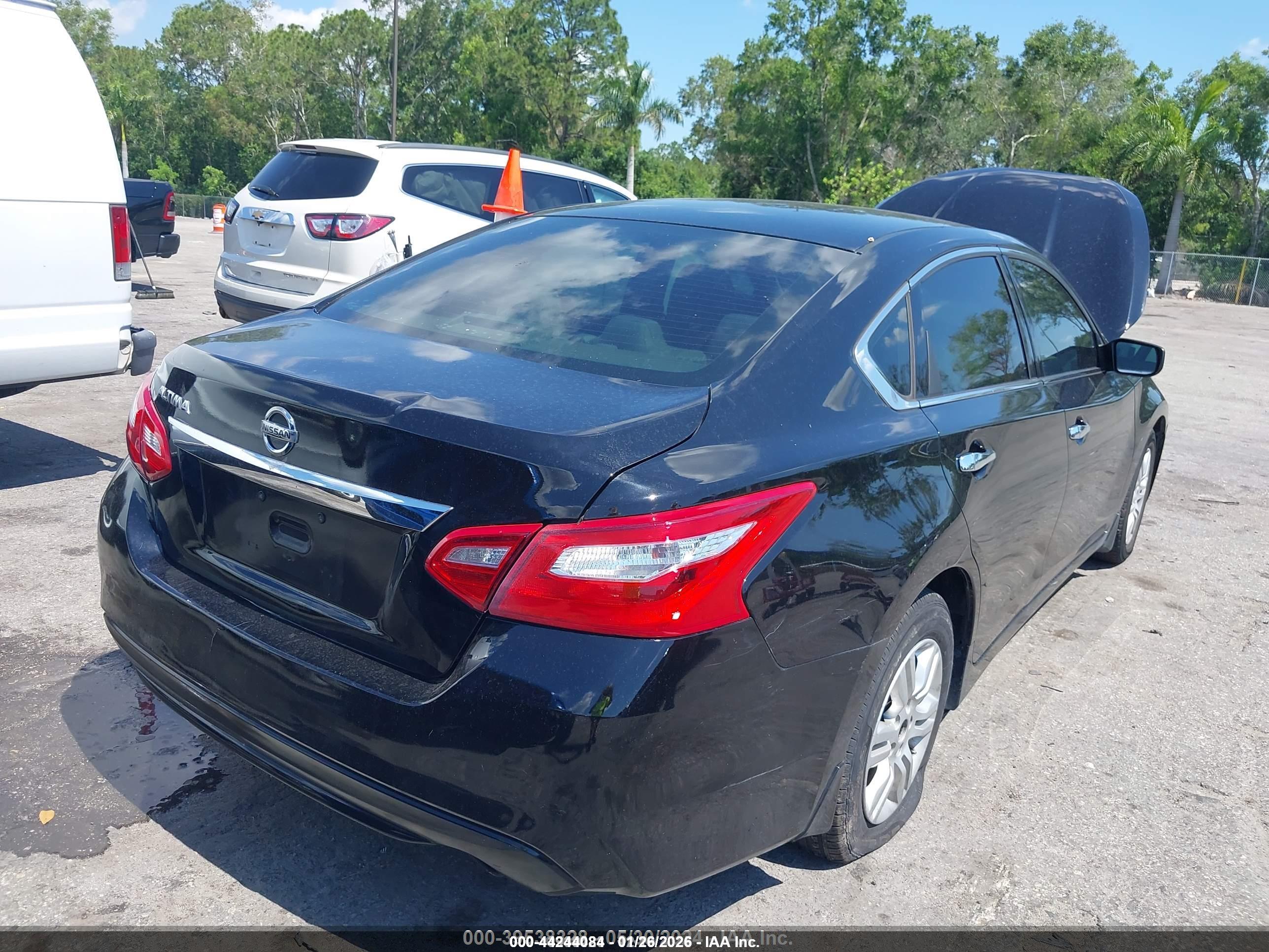 NISSAN ALTIMA image 4