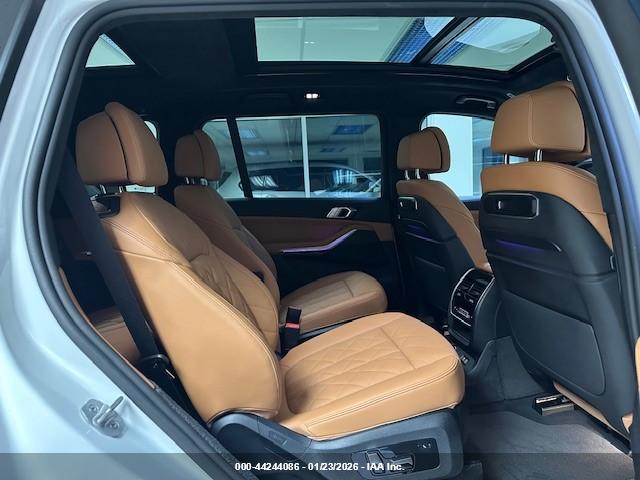 BMW X7 image 8