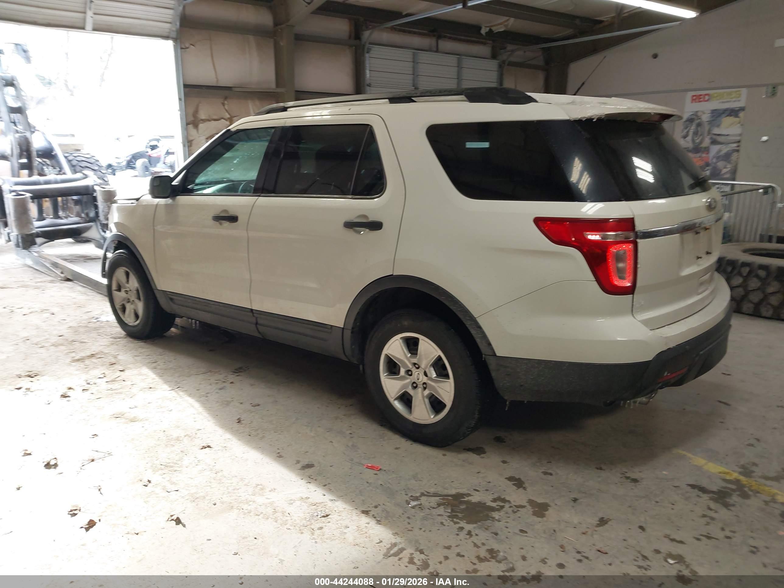 FORD EXPLORER image 3