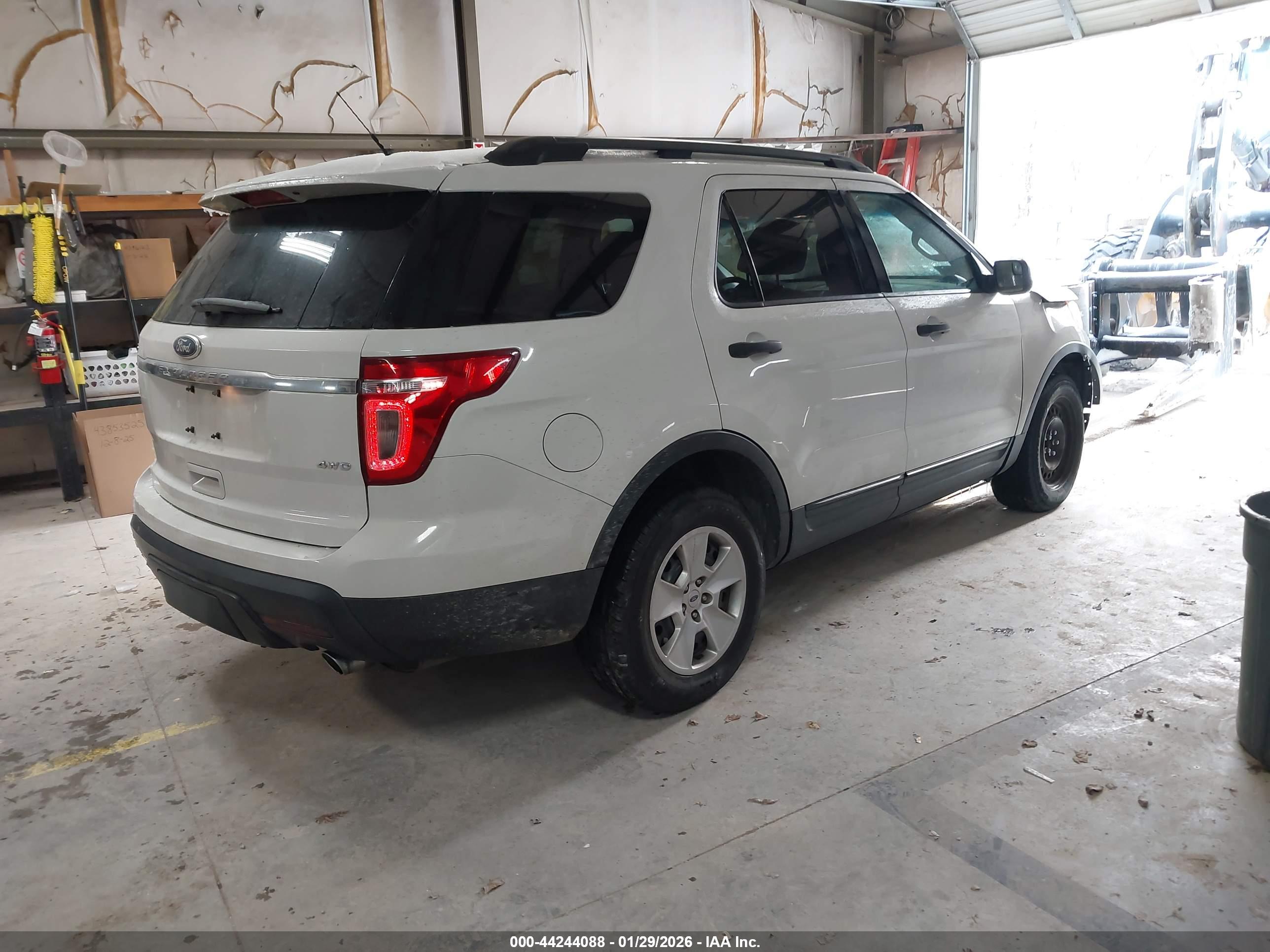 FORD EXPLORER image 4
