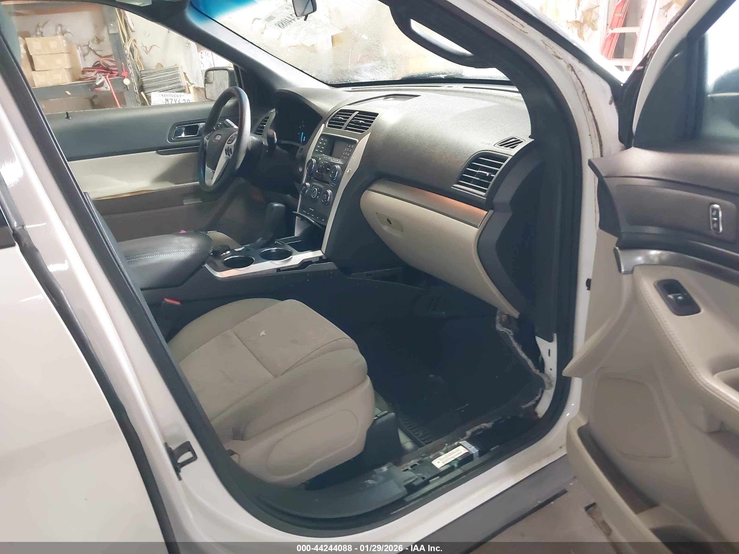 FORD EXPLORER image 5