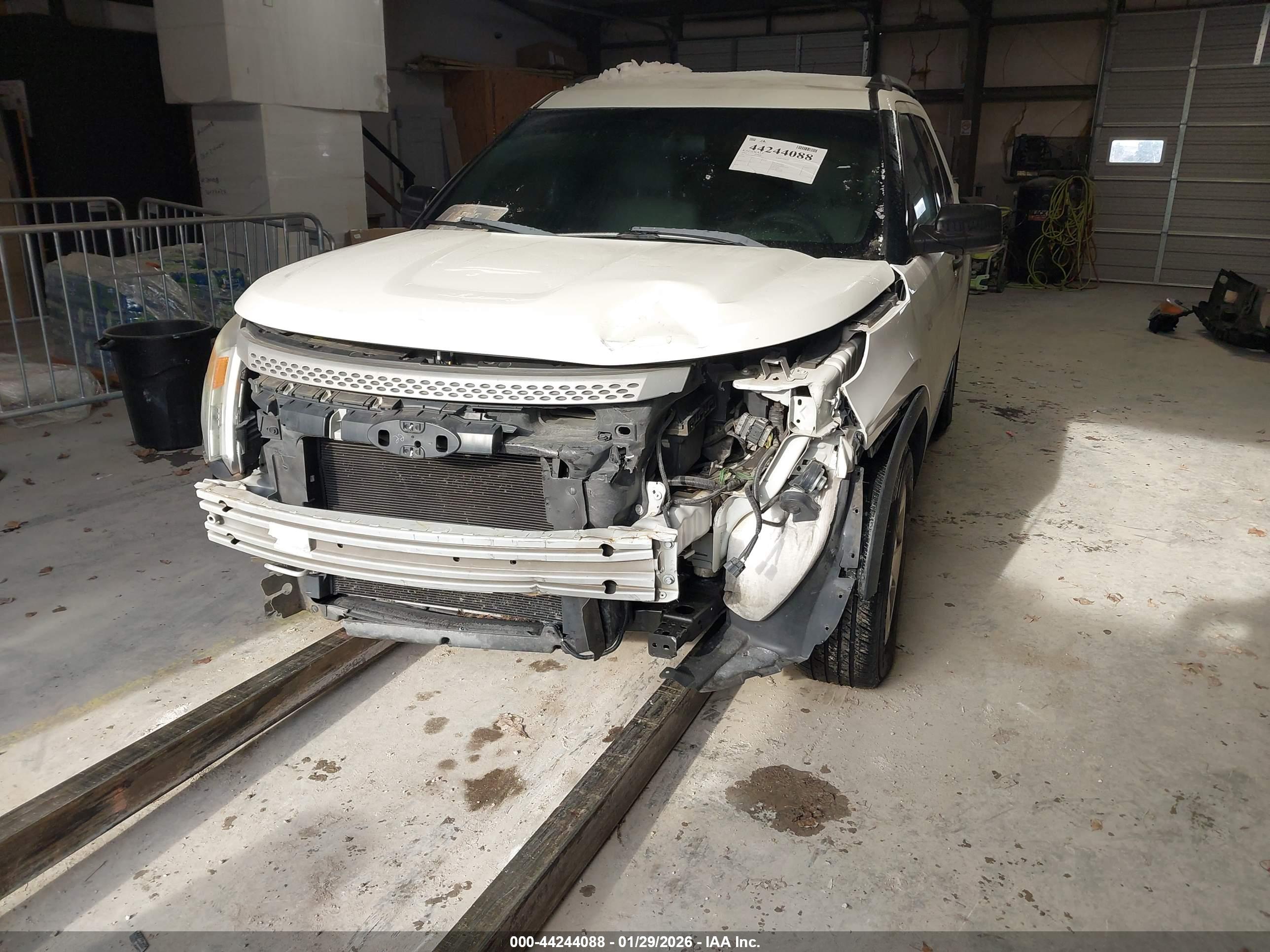 FORD EXPLORER image 6