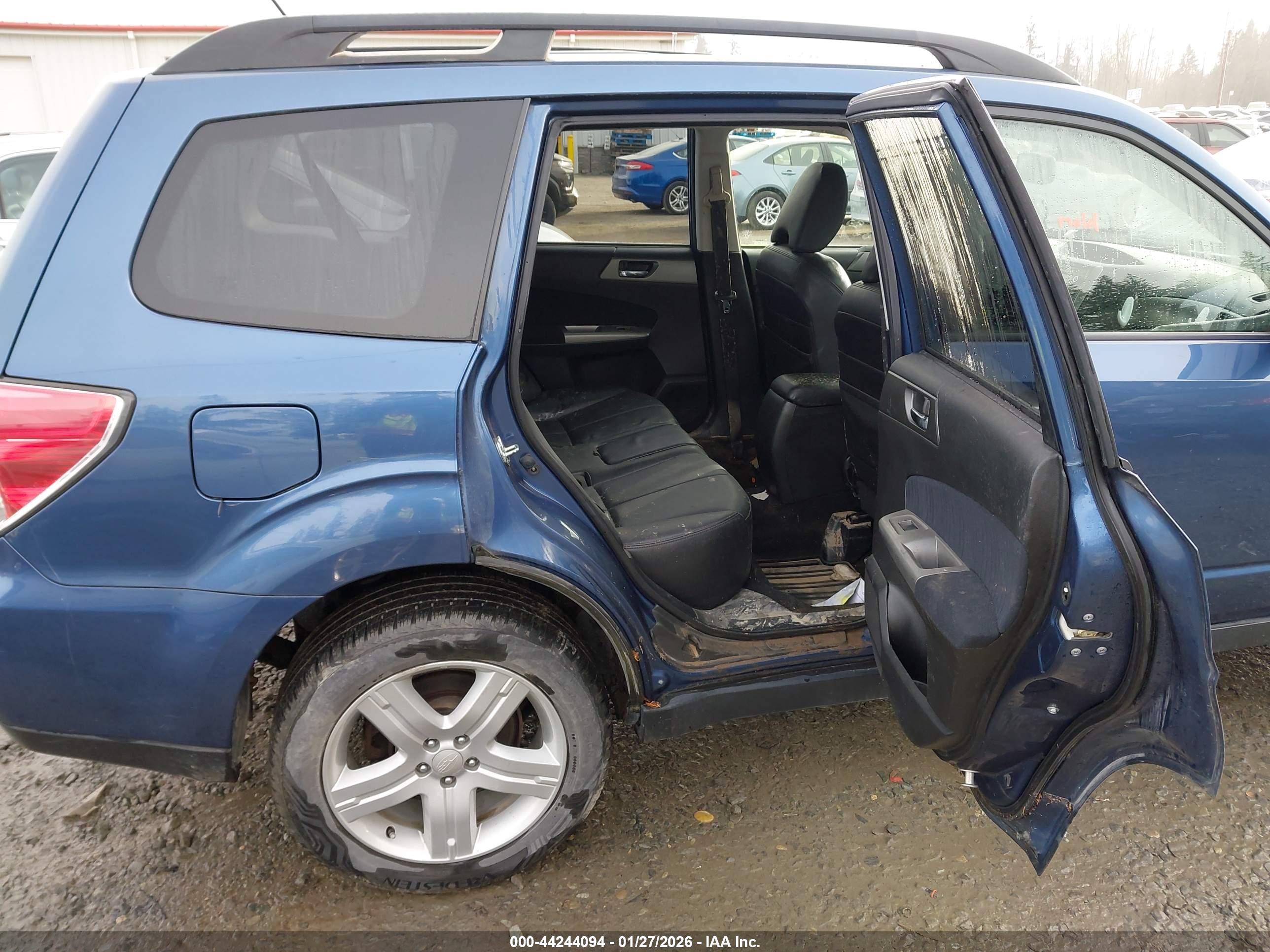 SUBARU FORESTER image 8