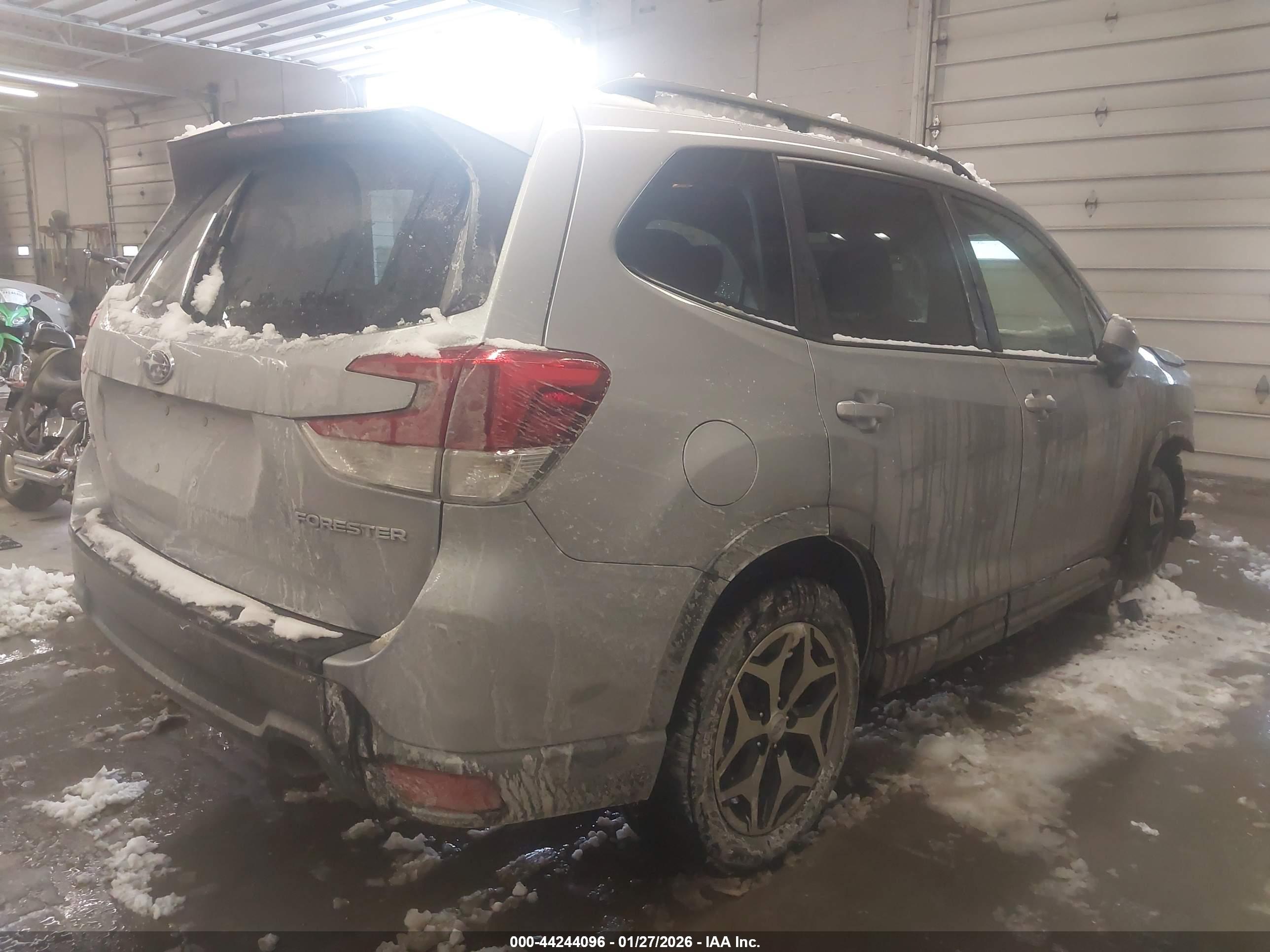 SUBARU FORESTER image 4
