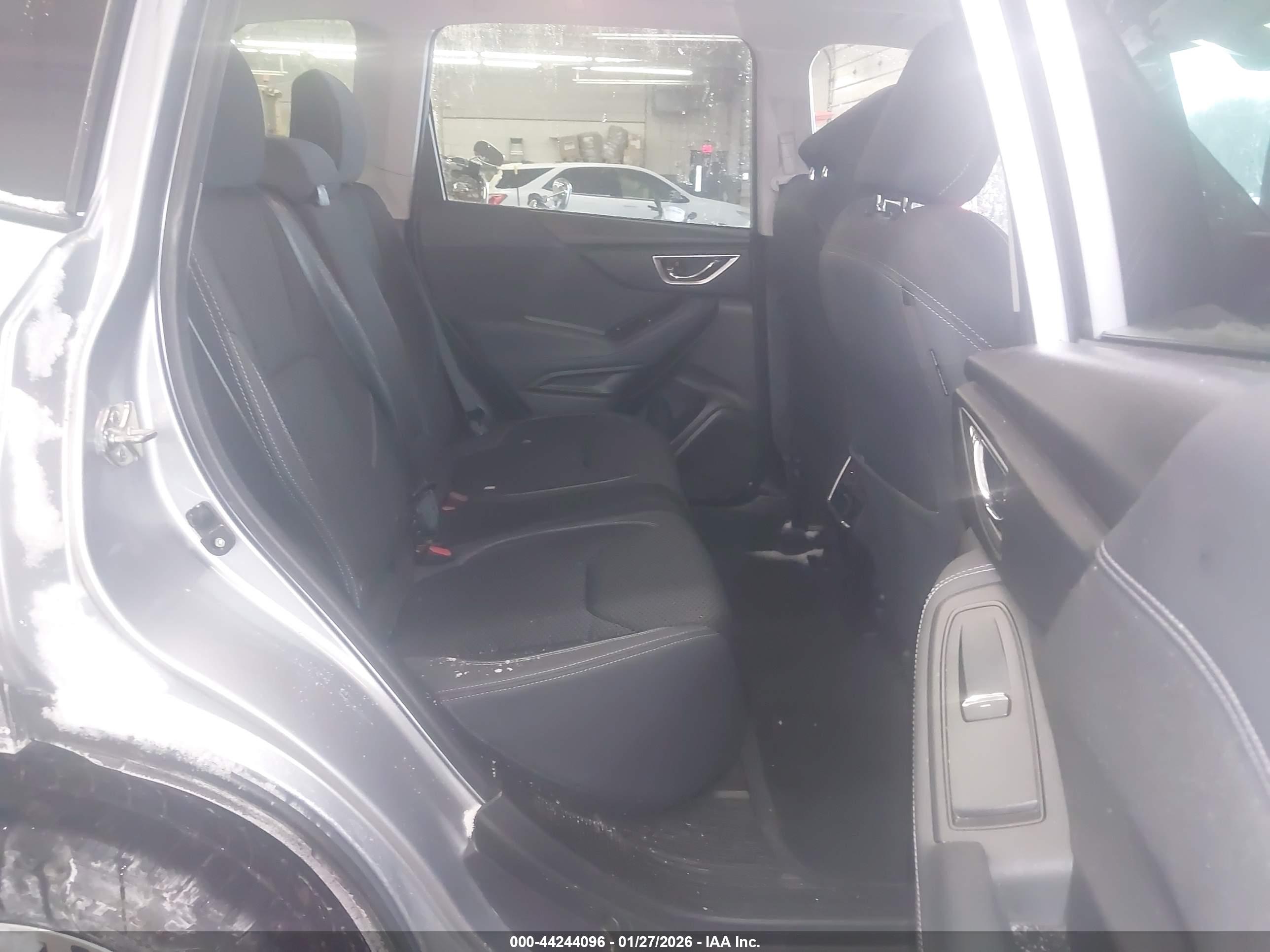 SUBARU FORESTER image 8