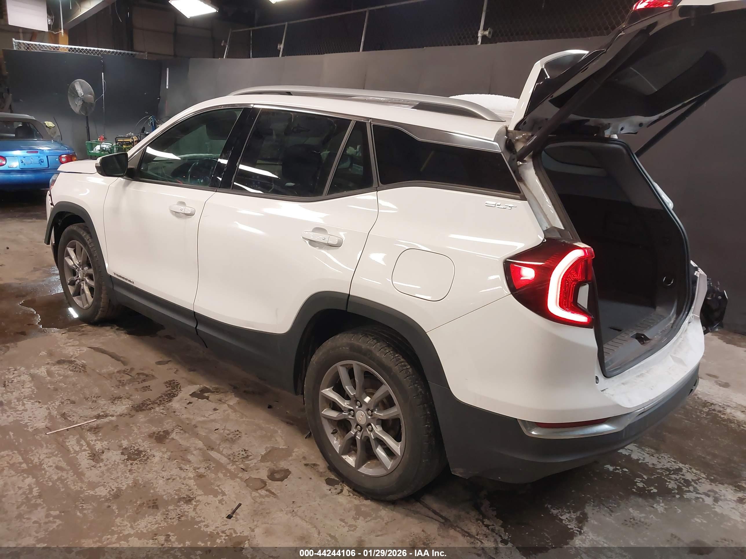 GMC TERRAIN image 3