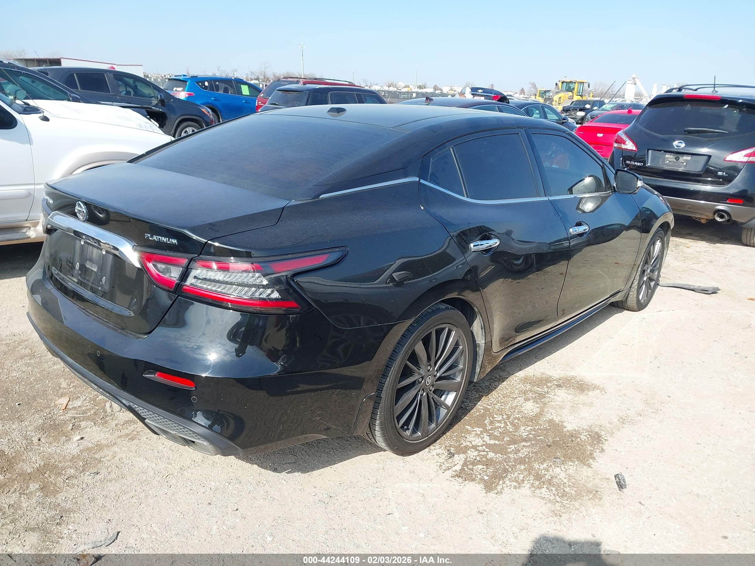 NISSAN MAXIMA image 4