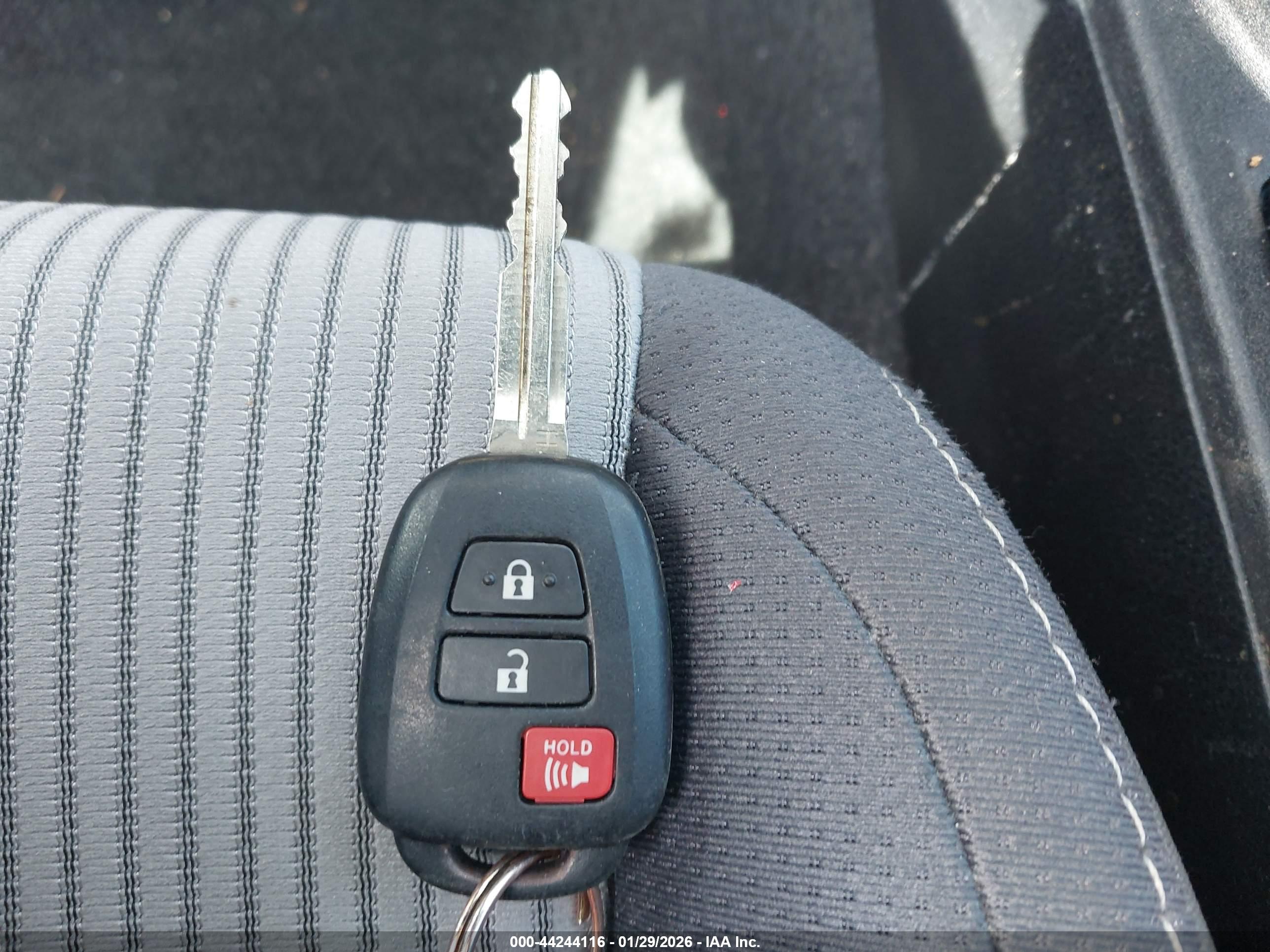 TOYOTA RAV4 image 11