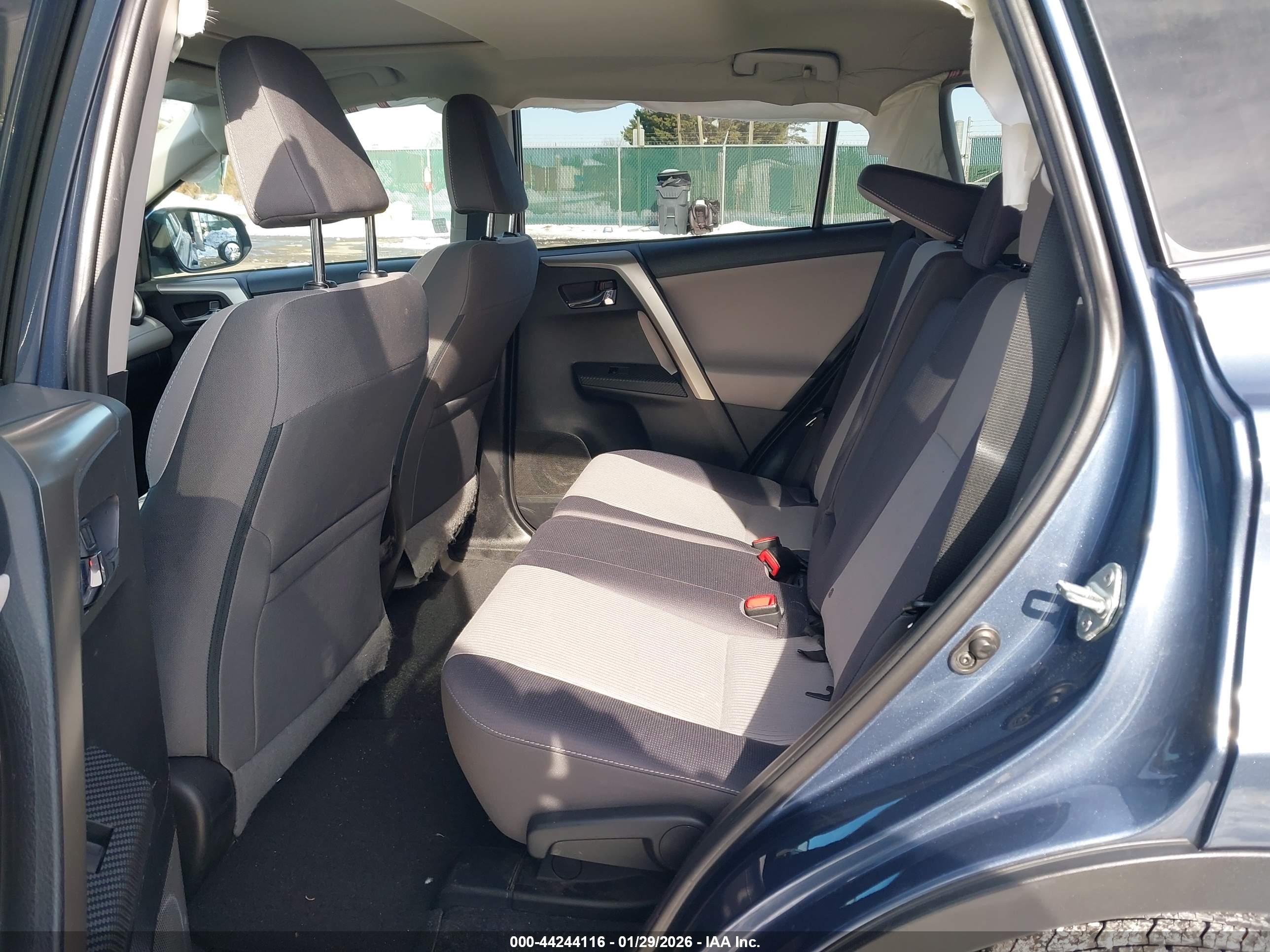 TOYOTA RAV4 image 8