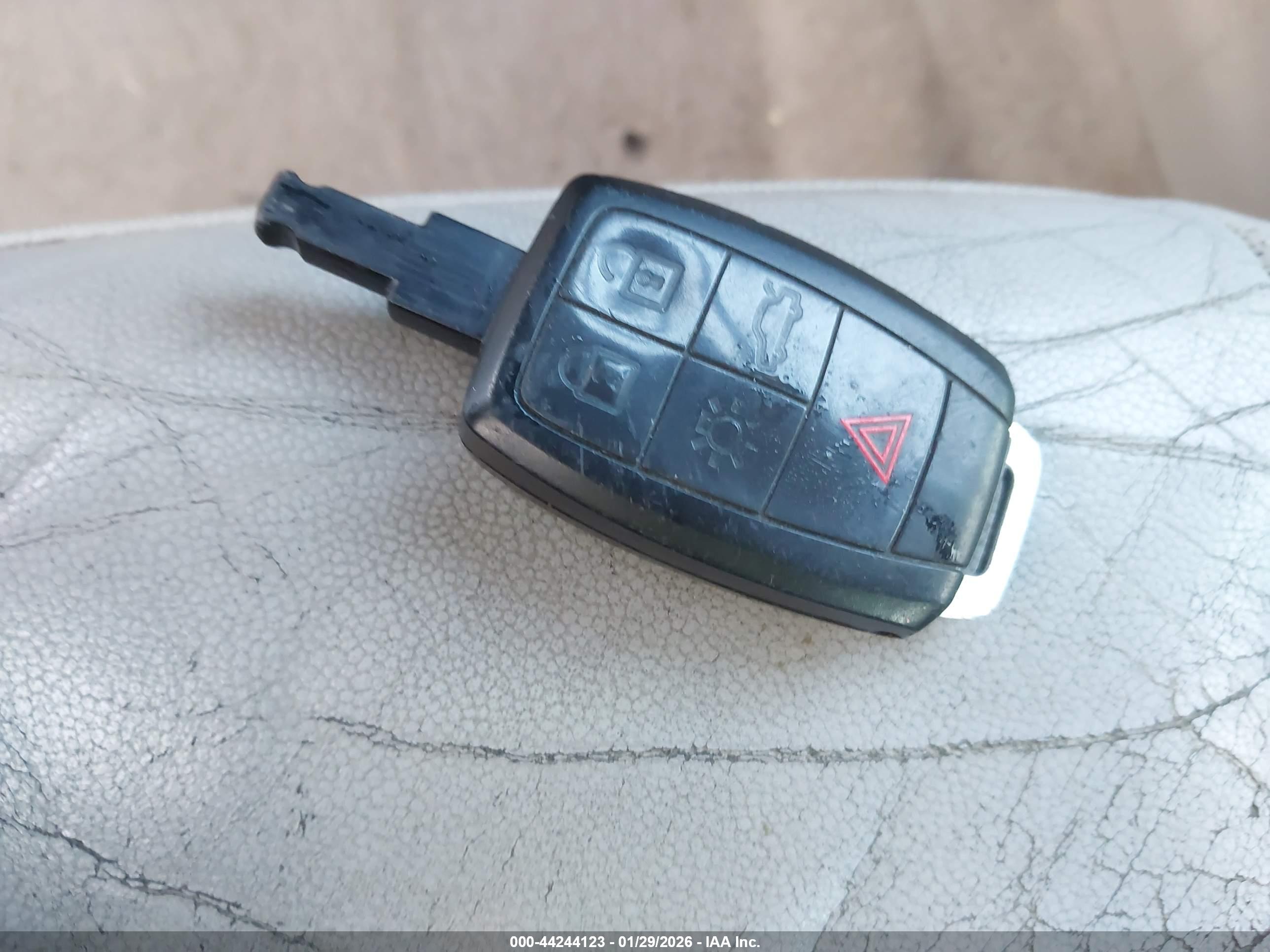 VOLVO S40 image 11