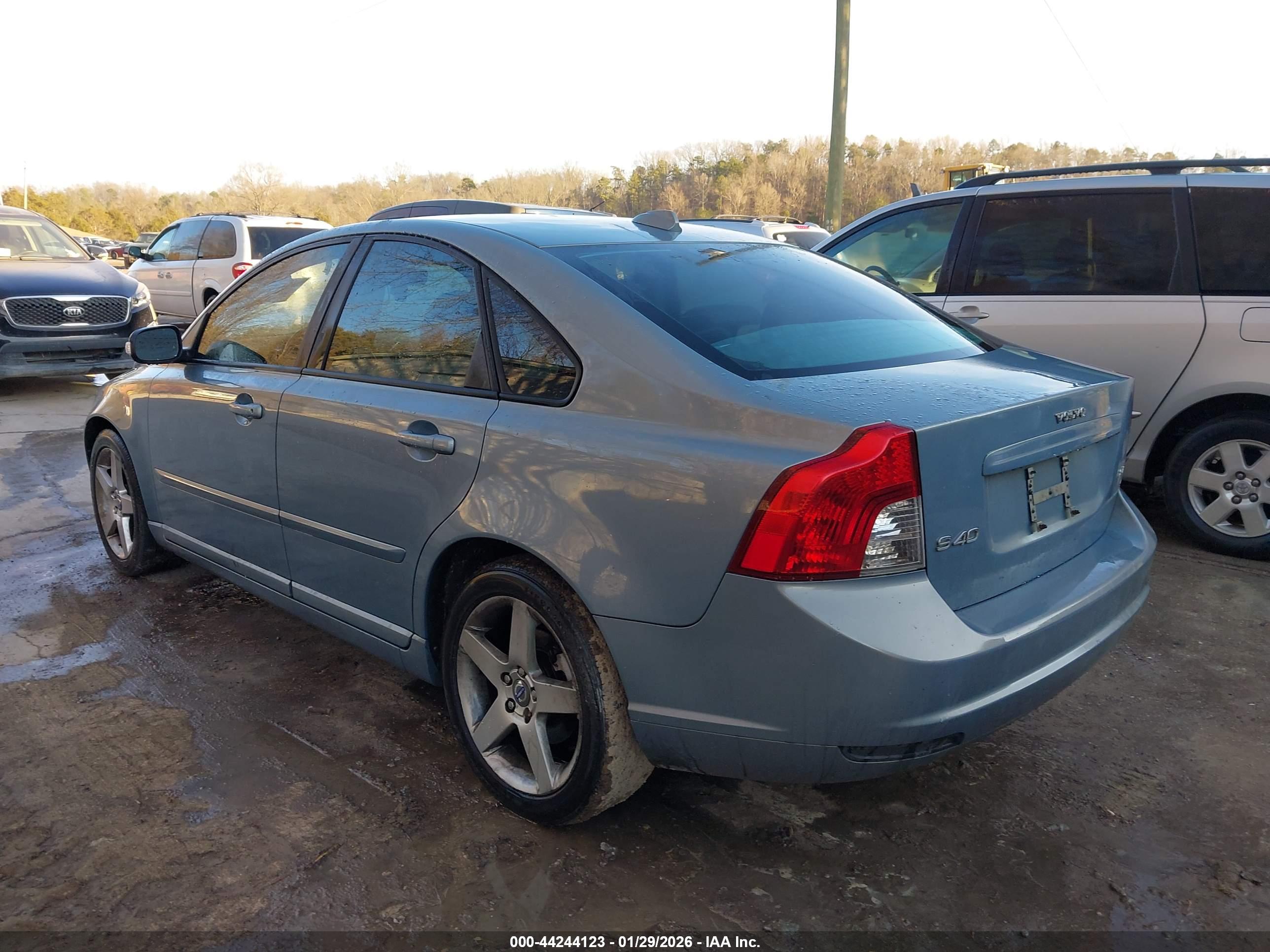 VOLVO S40 image 3