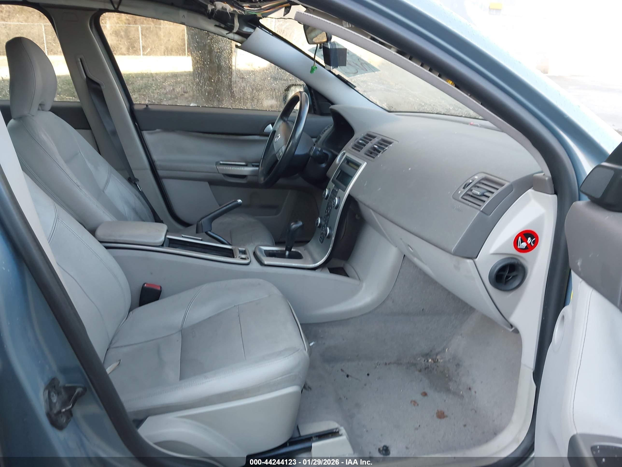 VOLVO S40 image 5