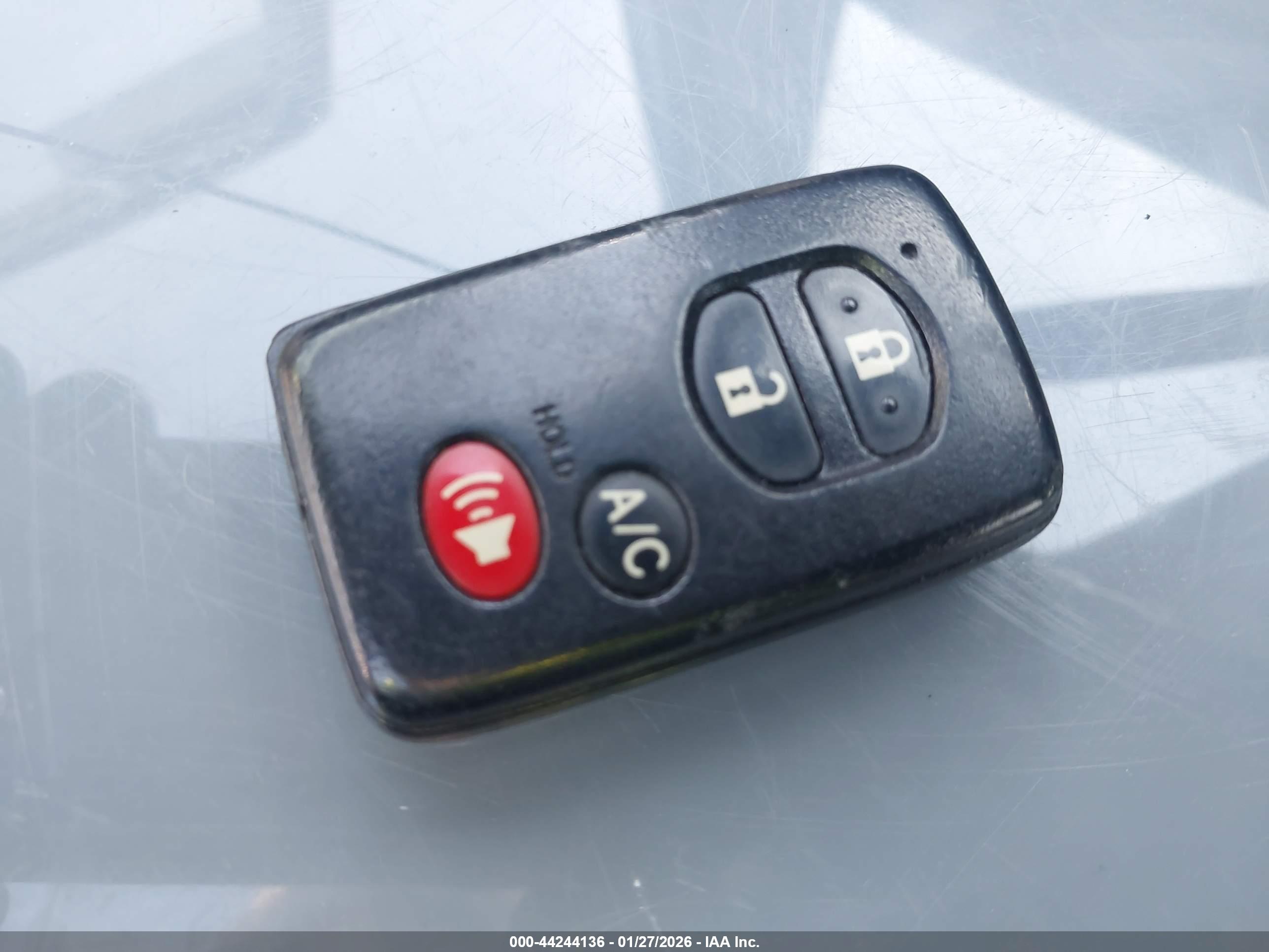 TOYOTA PRIUS image 11