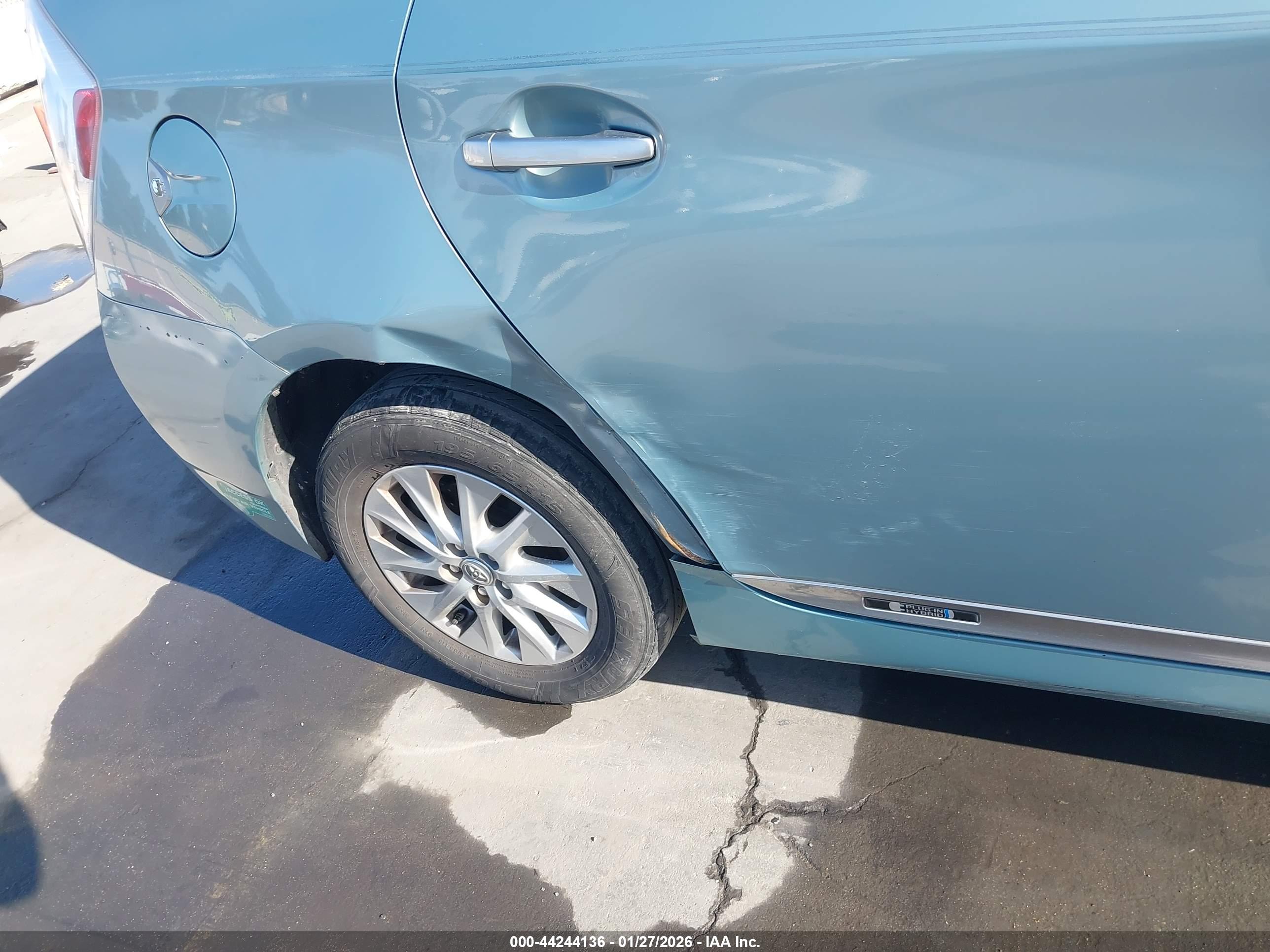 TOYOTA PRIUS image 6