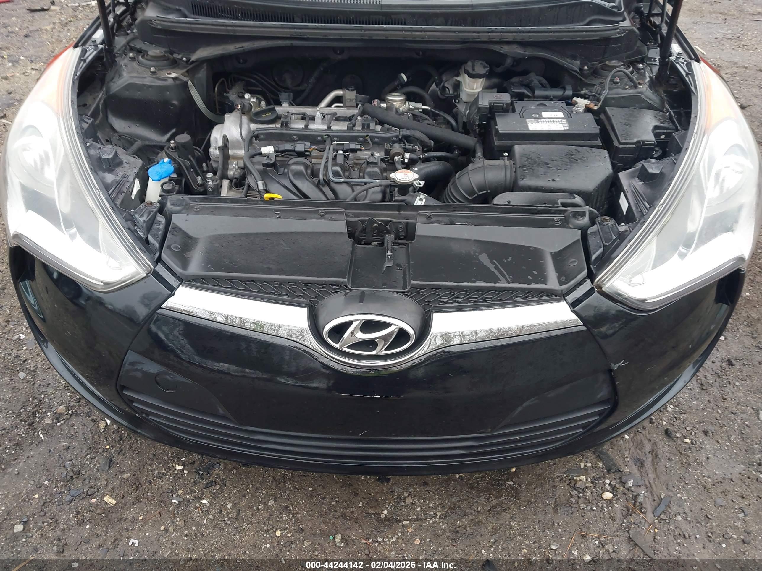 HYUNDAI VELOSTER image 10