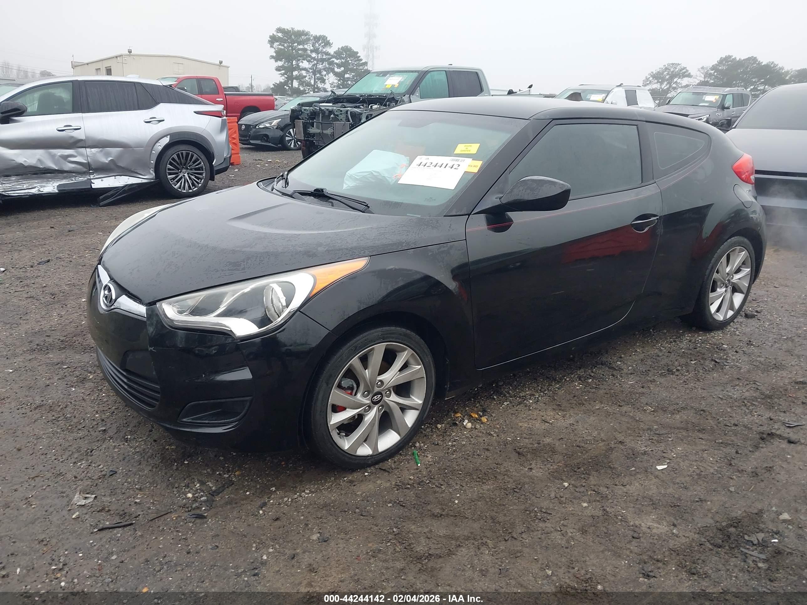 HYUNDAI VELOSTER image 2